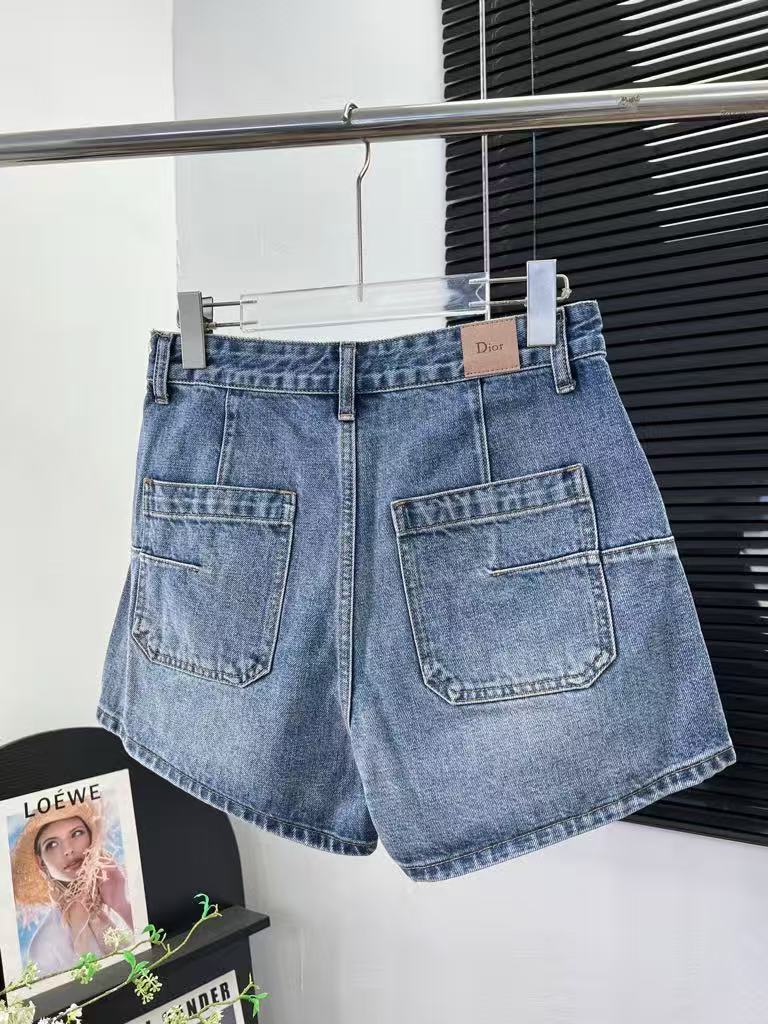 Di* Pocket Embroidery Shorts