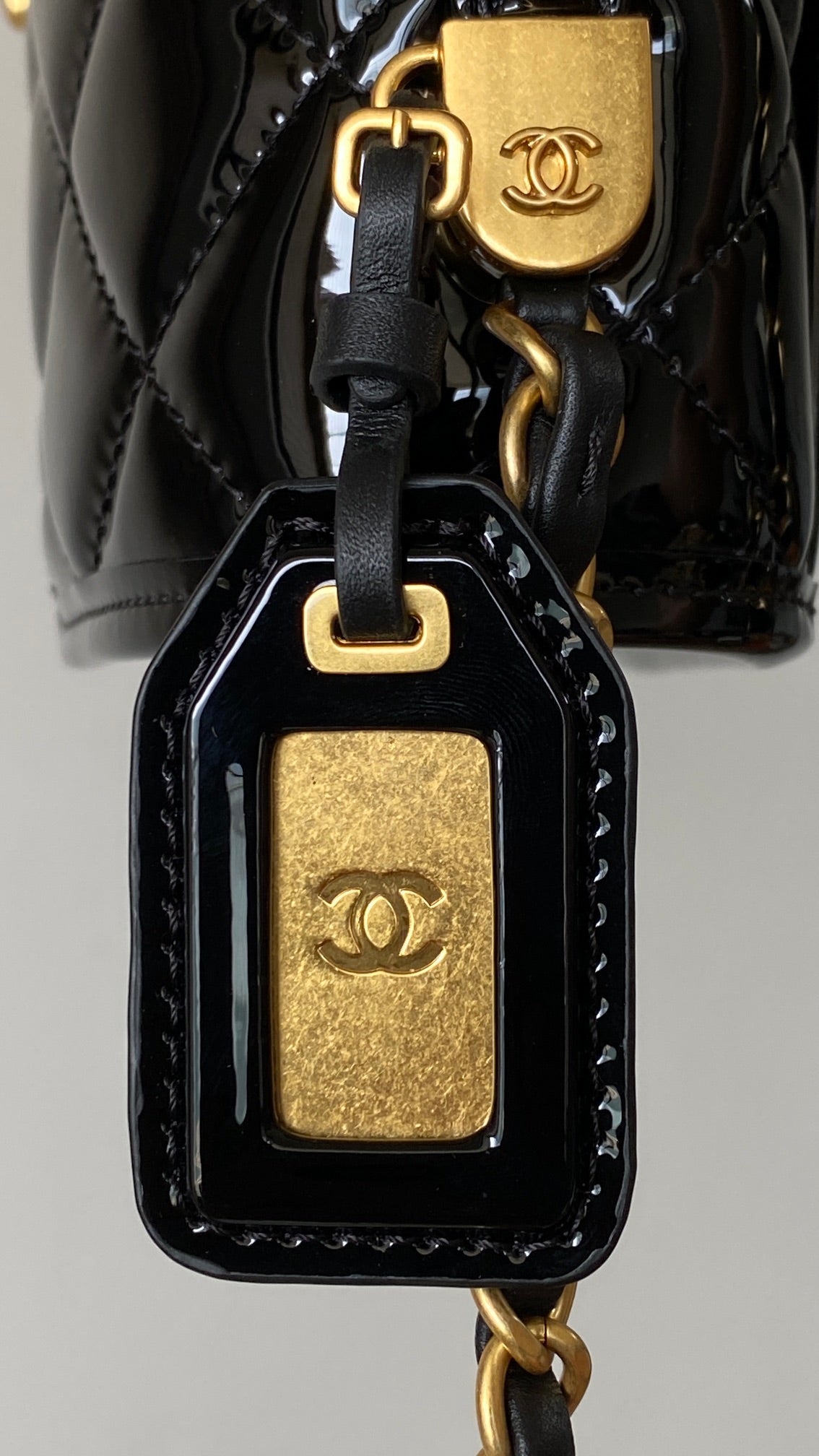 cha  26 Mini top handle with flap