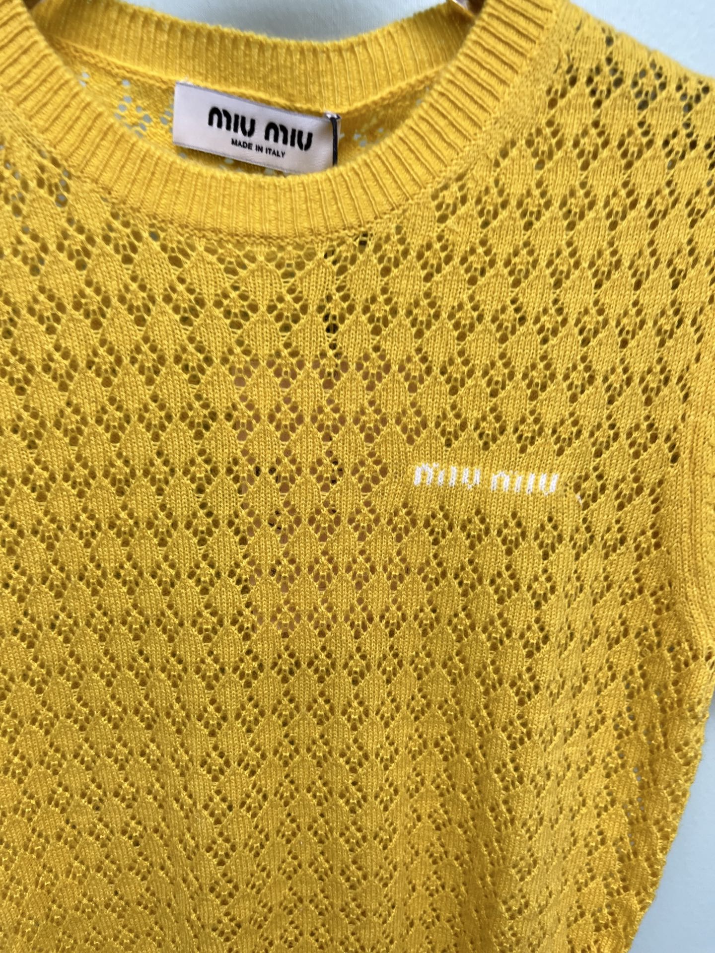 Mi*26 Early Spring New Yellow Open-knit ShortSleeve Top