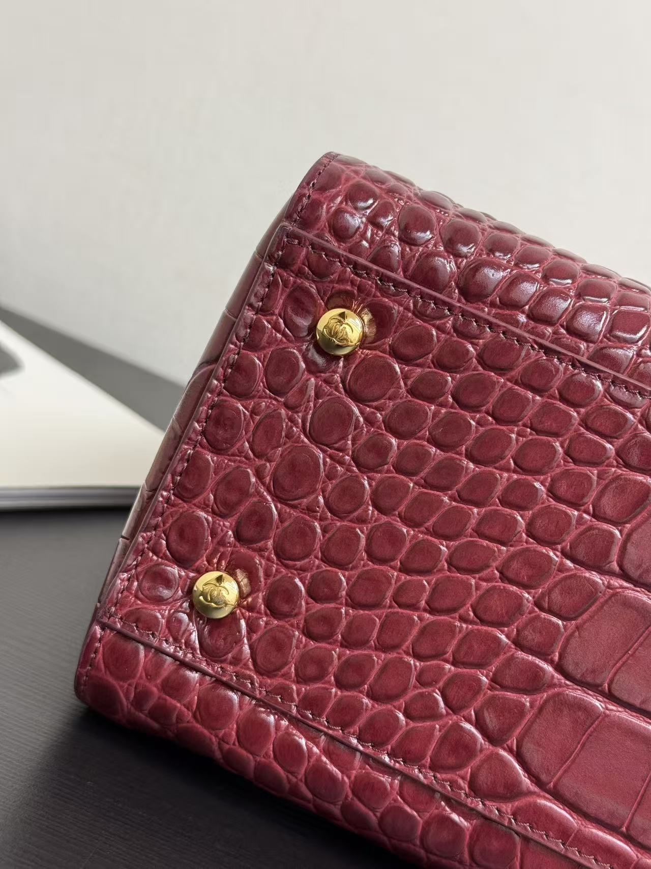 CC26SS Black Croc Embossed Tote