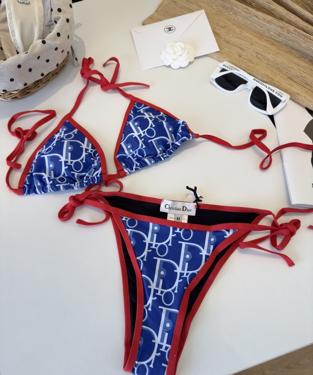 Di Bikini