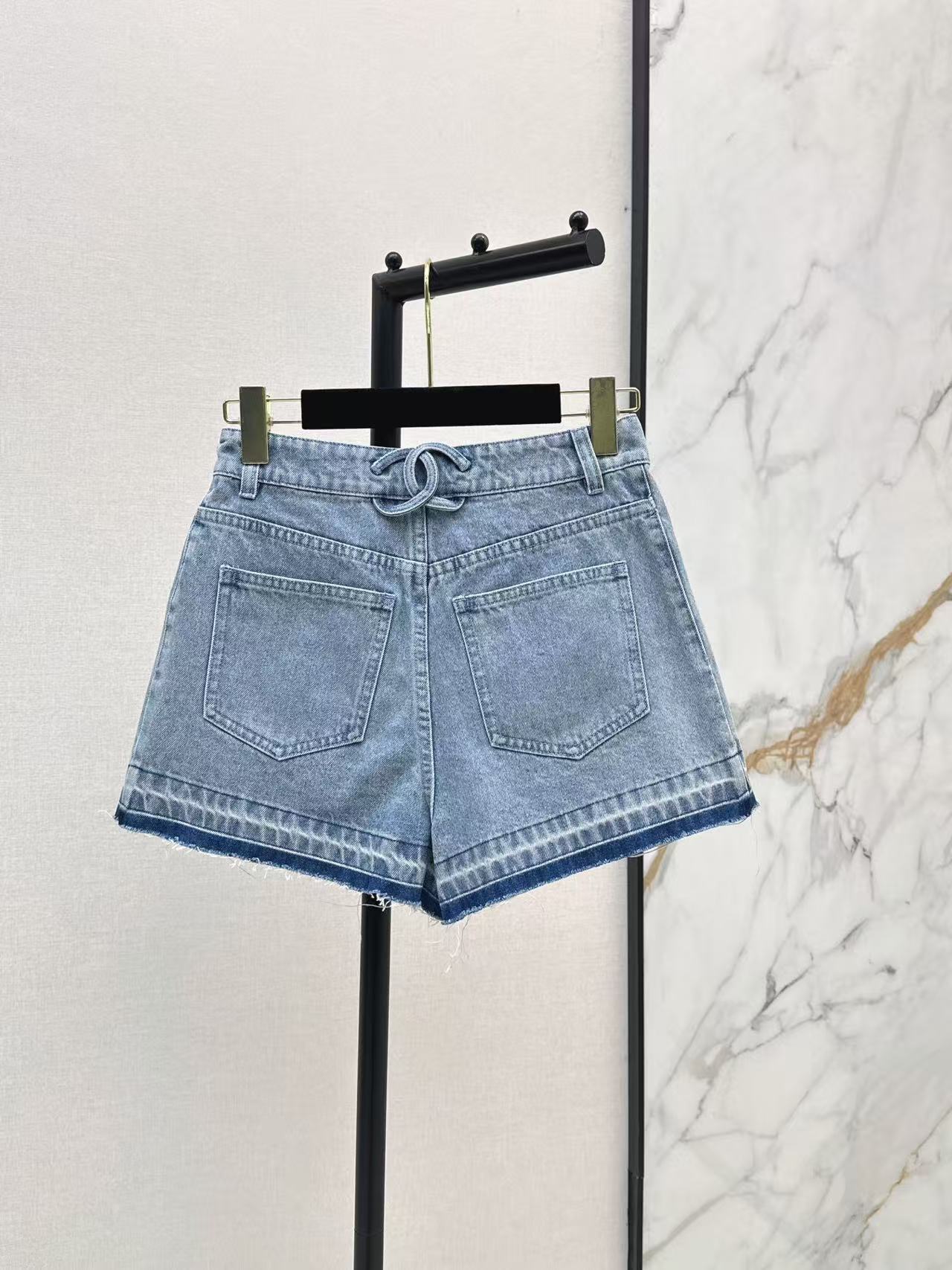 cha 26 Trim Pocket Denim Shorts
