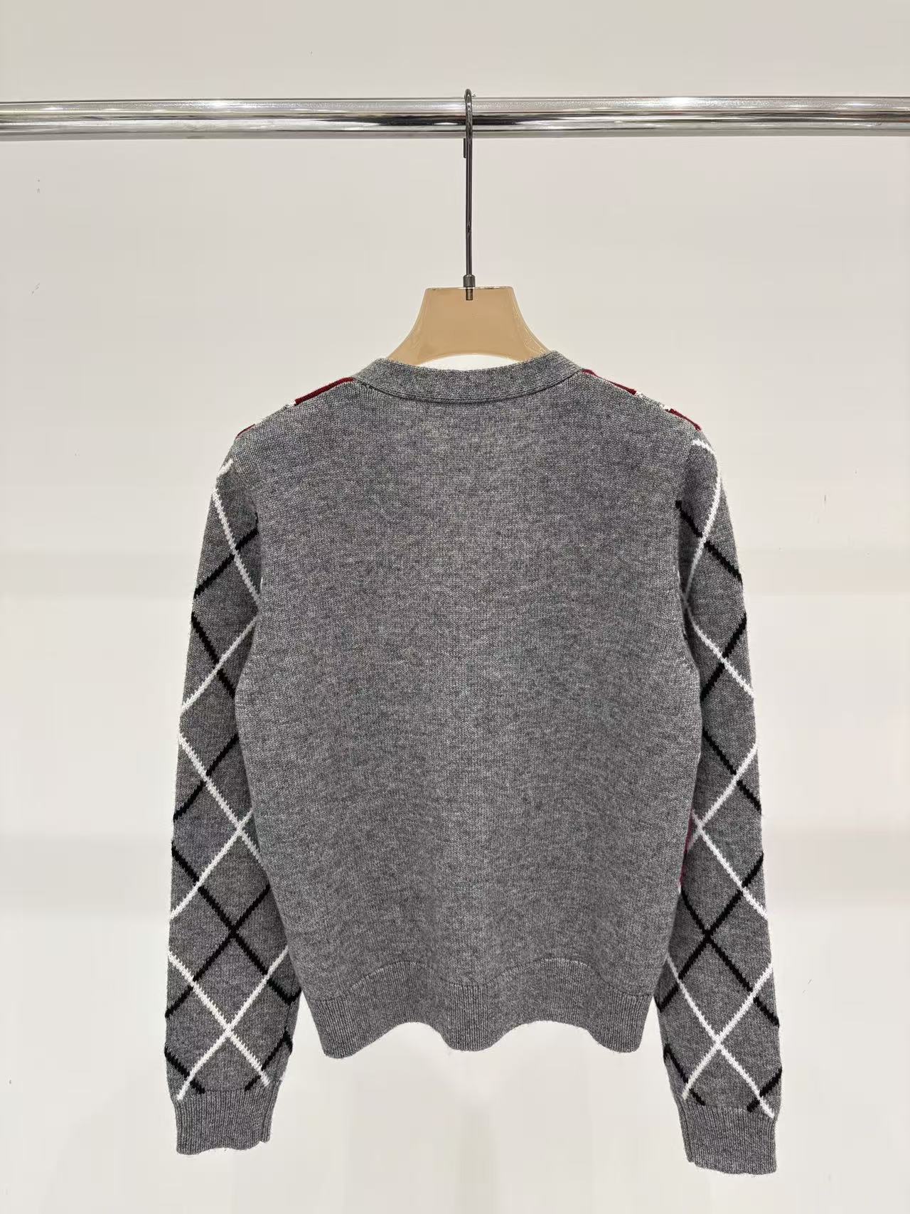 GU 26Argyle Check Embroidered Knit Cardigan