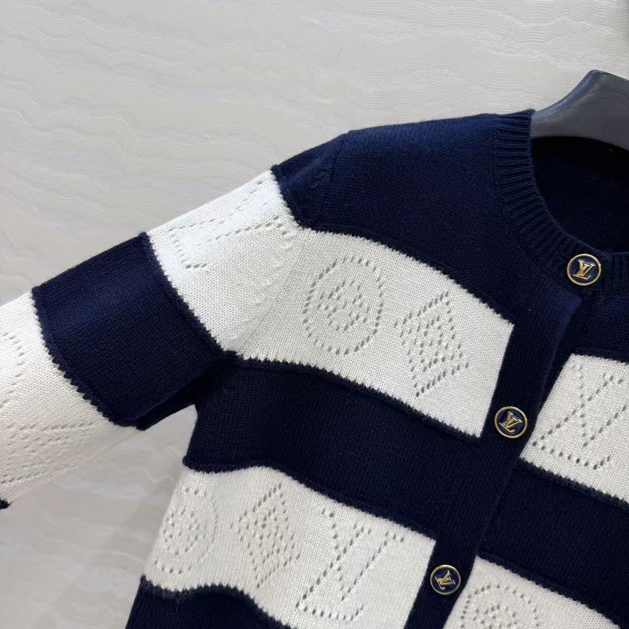 LO 26 Round Neck Hollow Logo Striped Knit Jacket