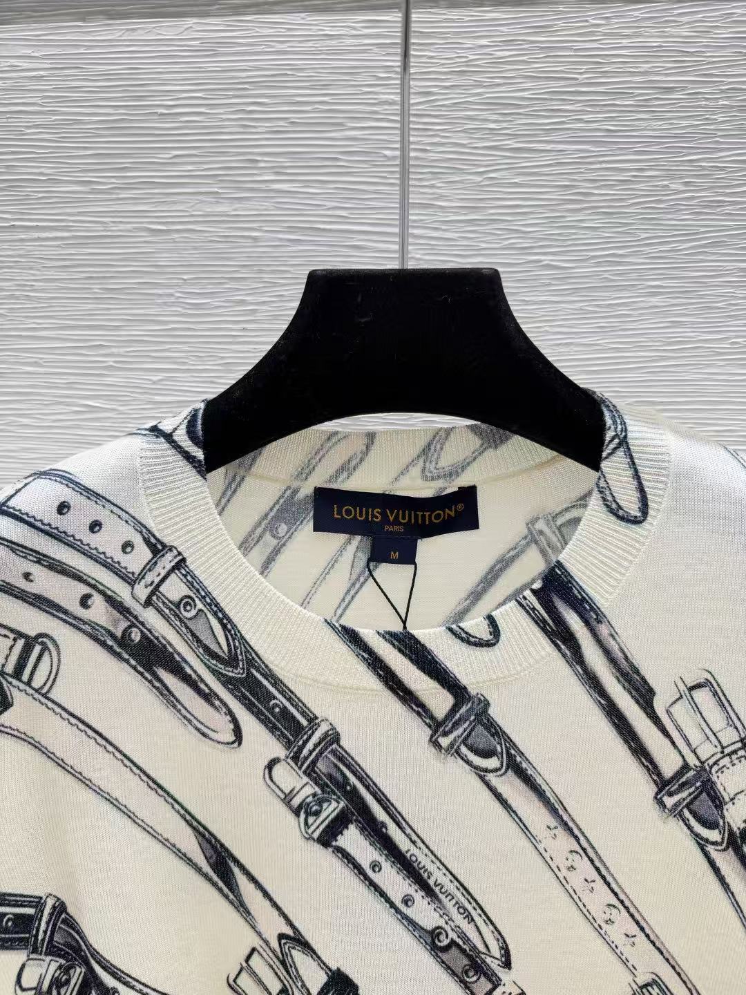 LO 26 Off White All Over Belt Illustration Fine Knit Tee