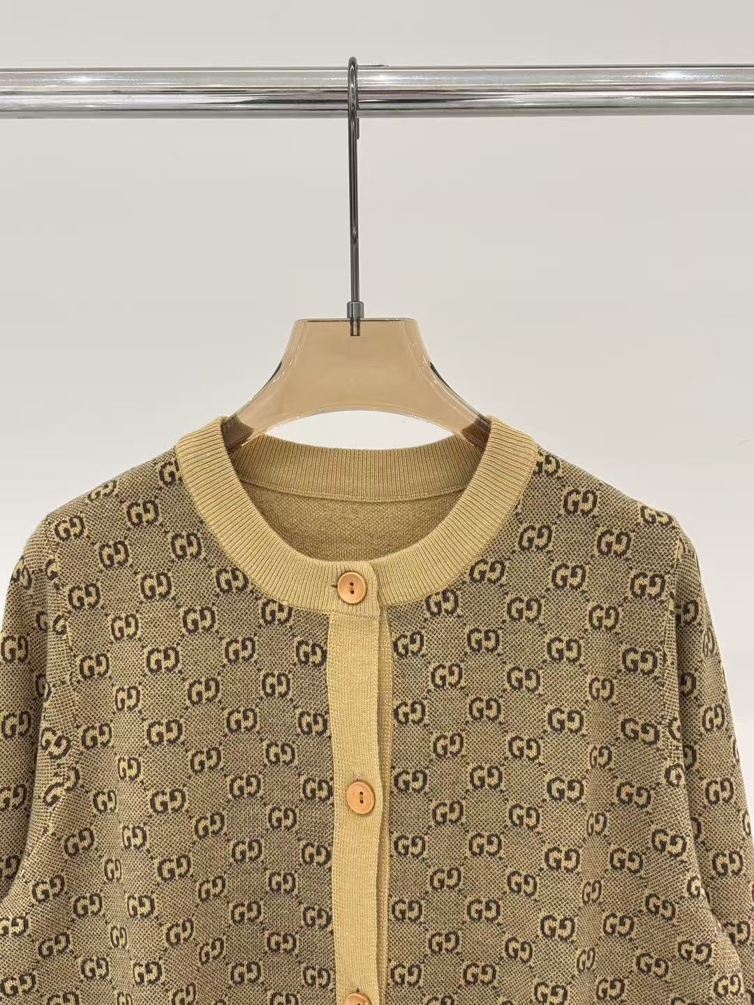 GU 26Jacquard Crystal Trim Button Knit Jacket