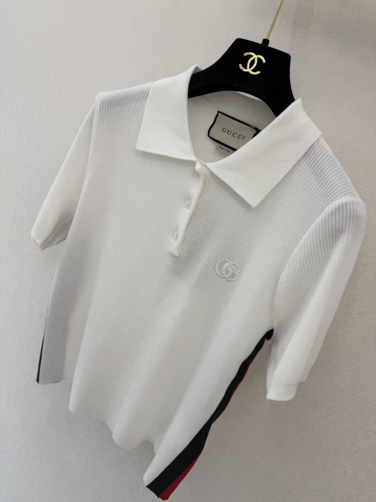 GU 26 Slim Fit Collared Knit Polo Tee Classic Red-Green Side Stripes Half Button Placket