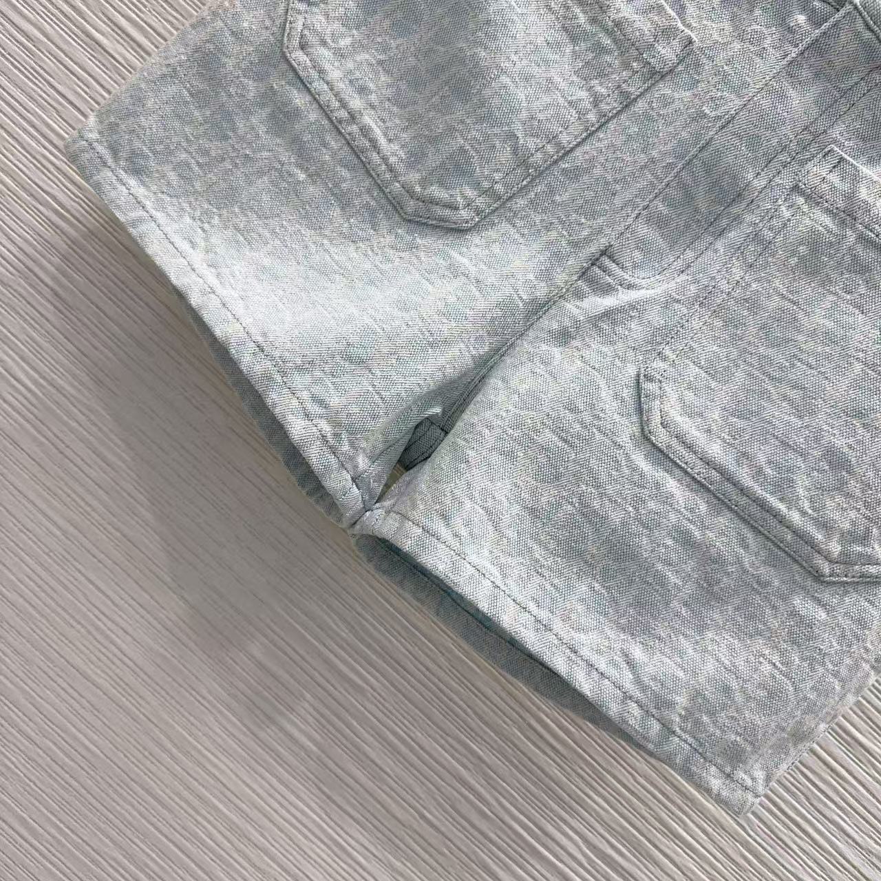 Di 26 Light Washed Denim Patch Pocket Shorts