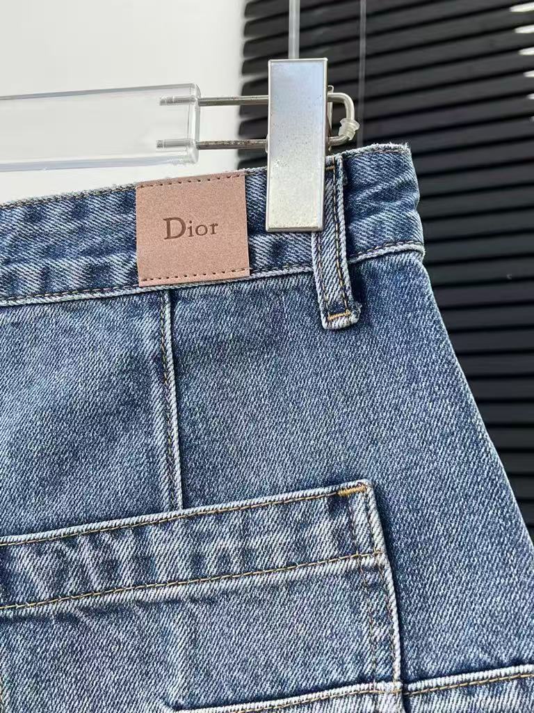 Di* Pocket Embroidery Shorts