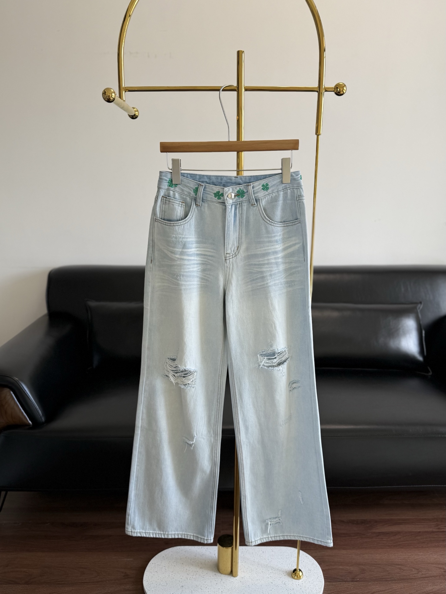 Di Same style straight-leg ripped jeans