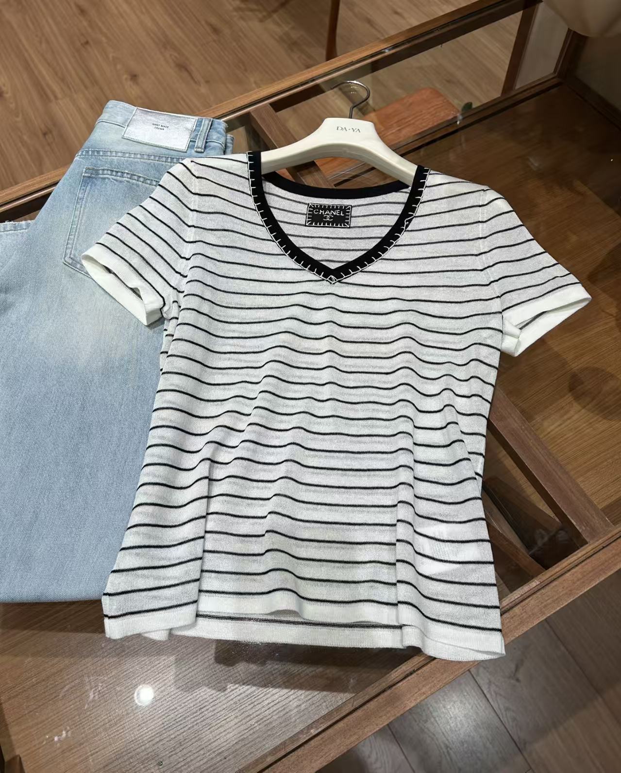 To26 Summer Update - Cha-style Striped V-neck Top