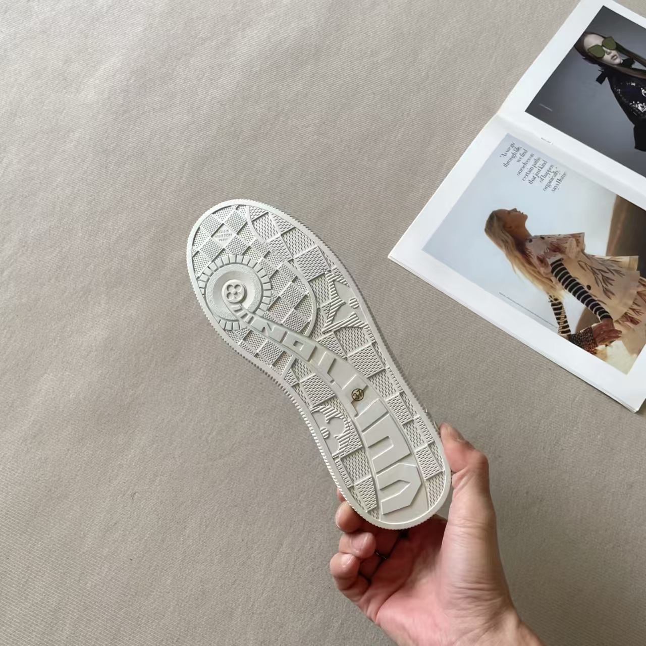 LO 26P Casual Shoes / White Shoes
