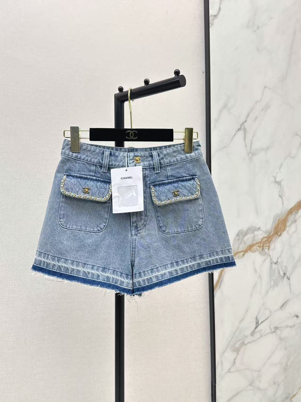 cha 26 Trim Pocket Denim Shorts