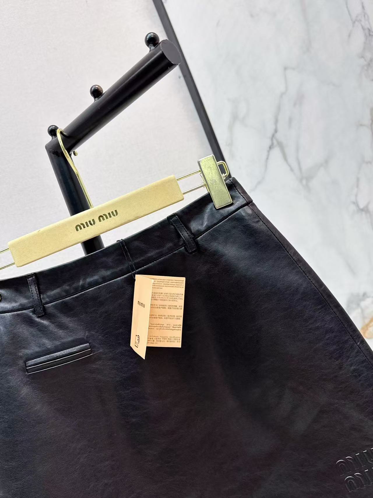 M series Pocket Detail Short Leather Mini Skirt