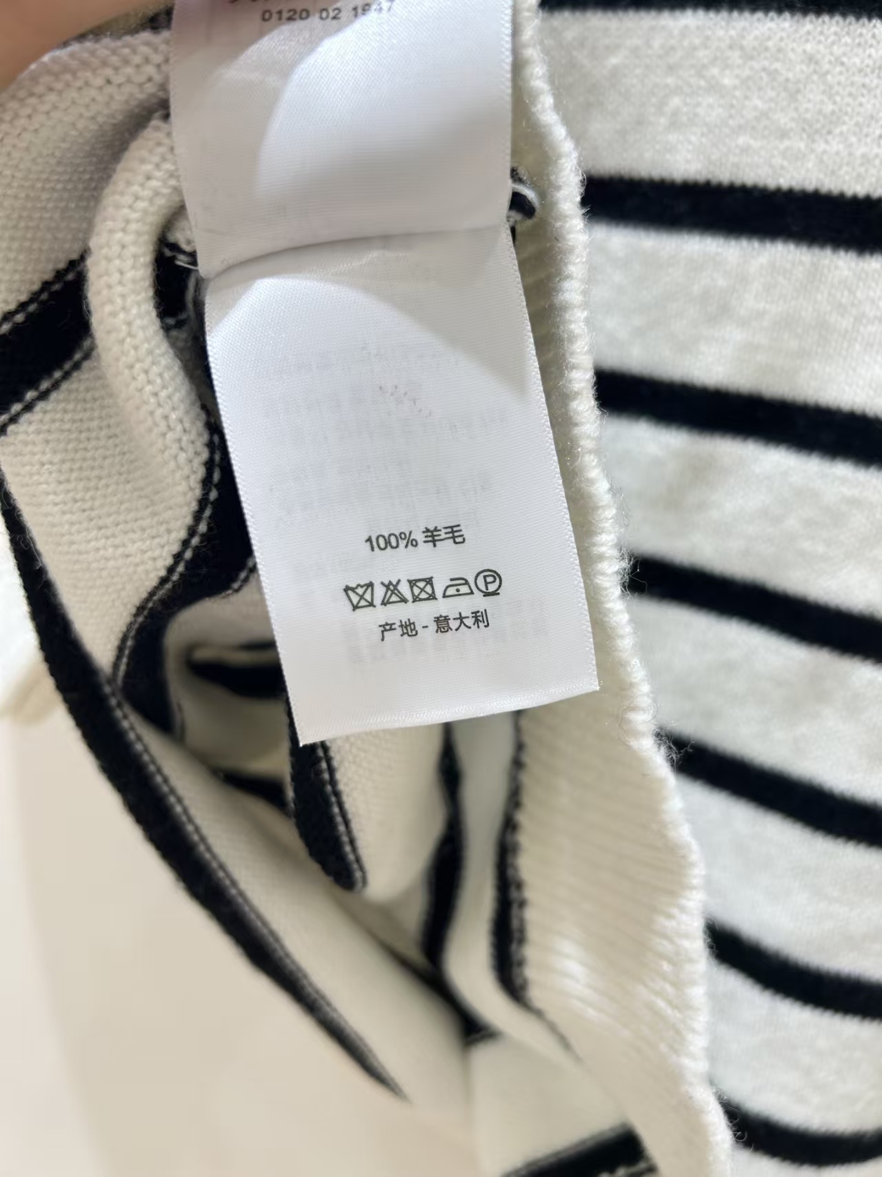 Di Striped EmbroideryTurtleneck Cape Knitwear