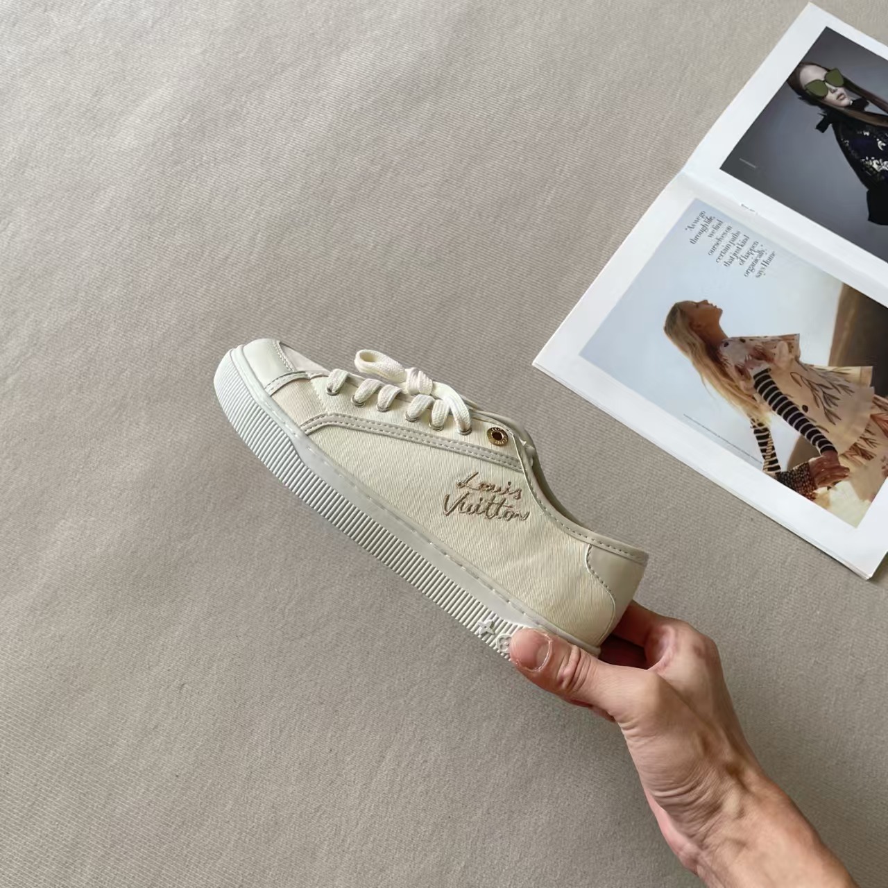 LO 26P Casual Shoes / White Shoes