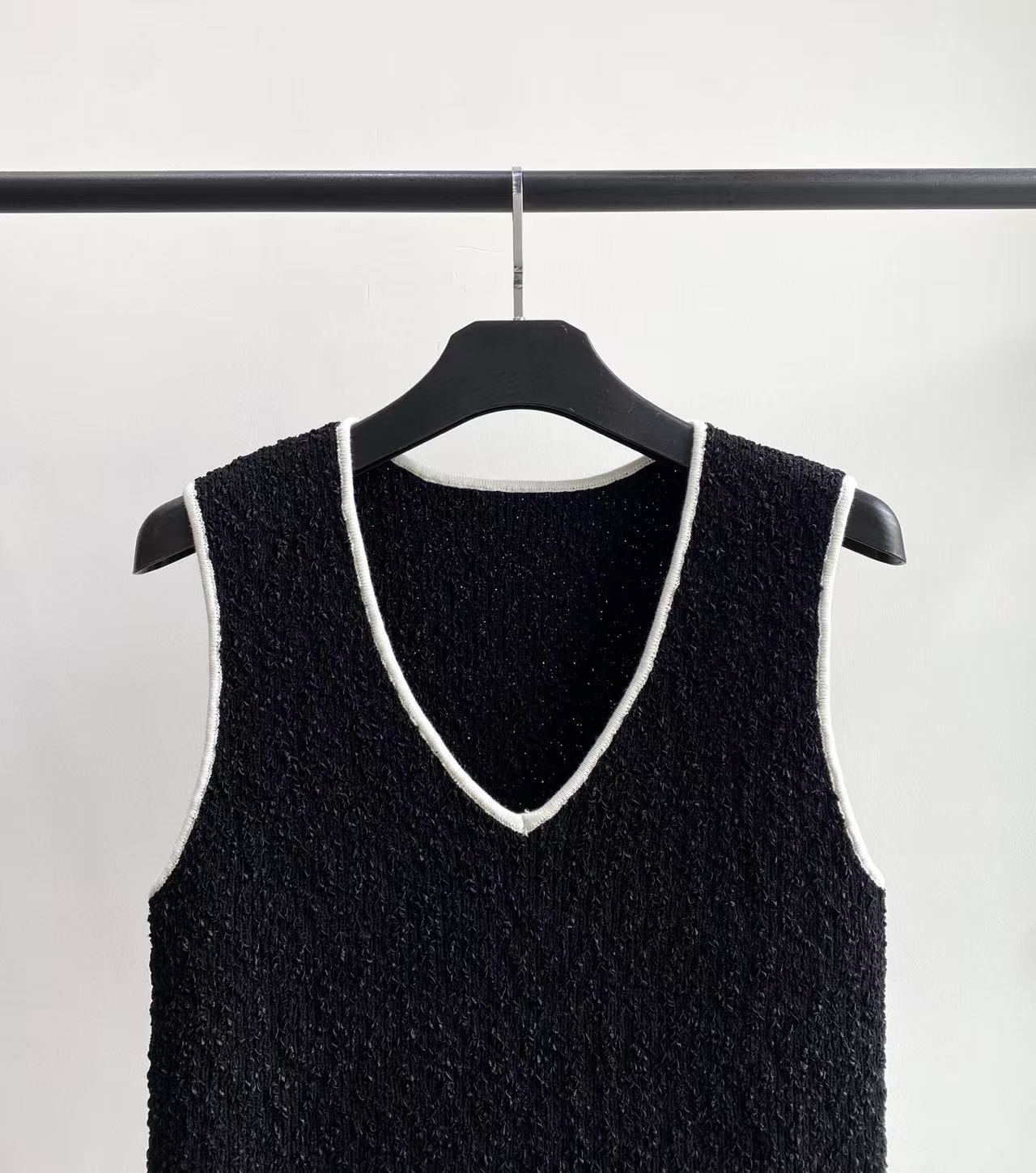 Cha 26Textured Tweed Contrast Edge Tank Top