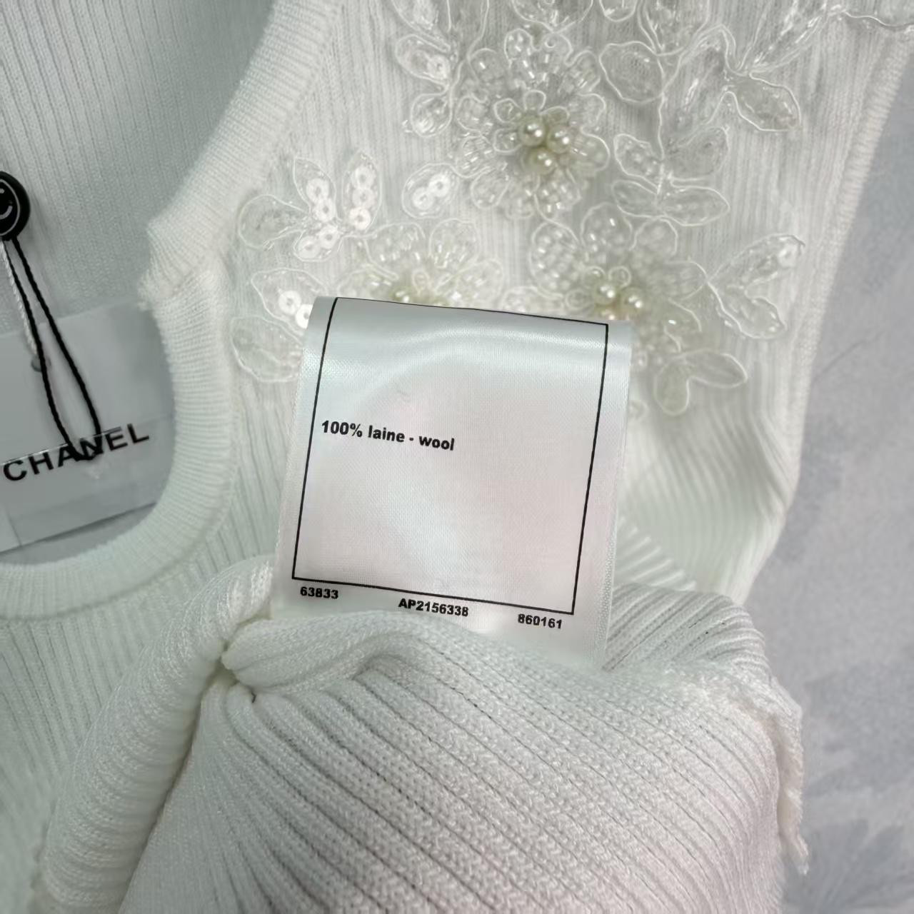 Cha*26 Spring/Summer New Collection Embroidered FlutterSleeve Short Sleeve Top.