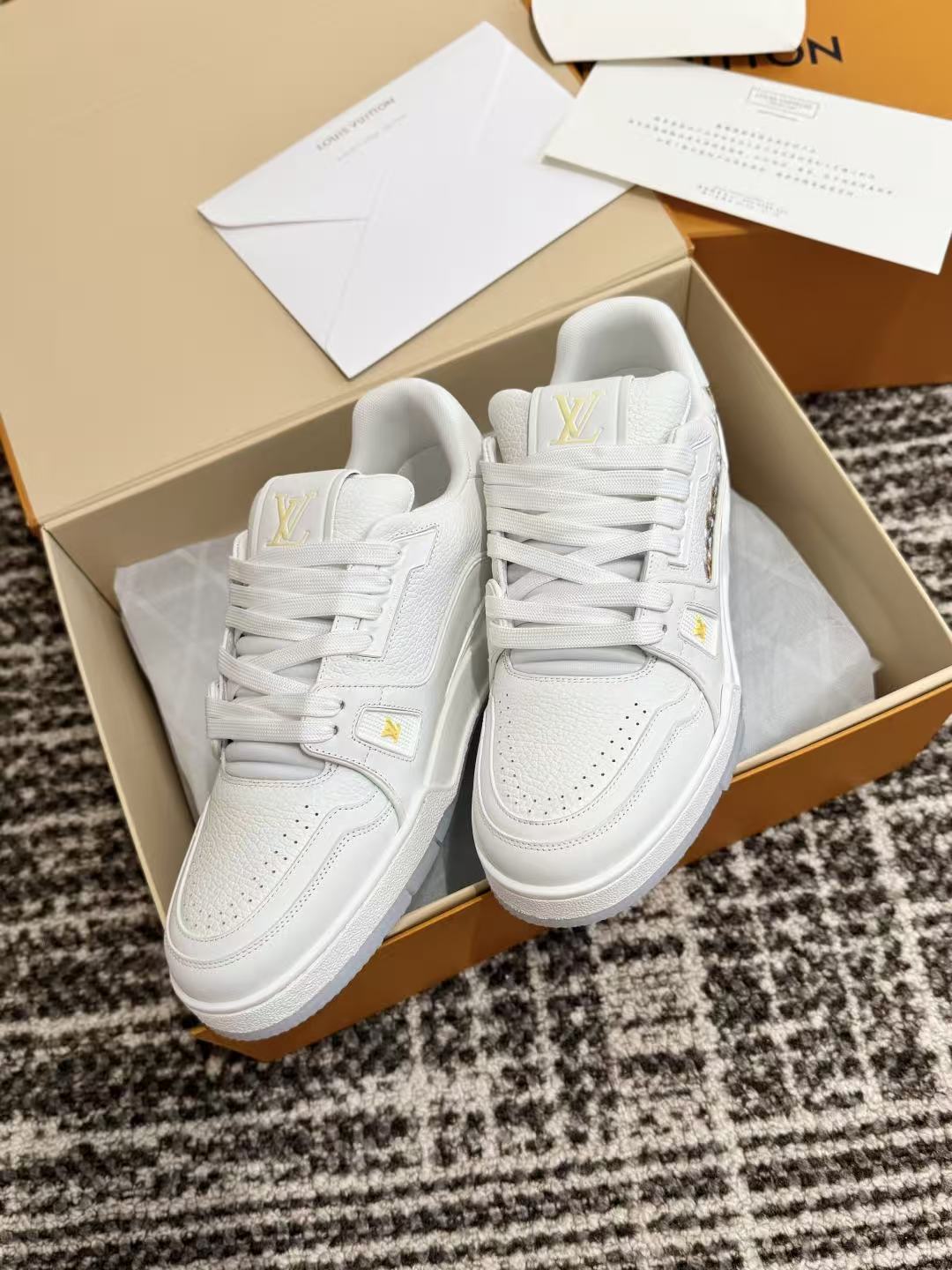LO 26 Full Grain Leather Lace Up Casual Trainers Minimal Gold Branding Detail