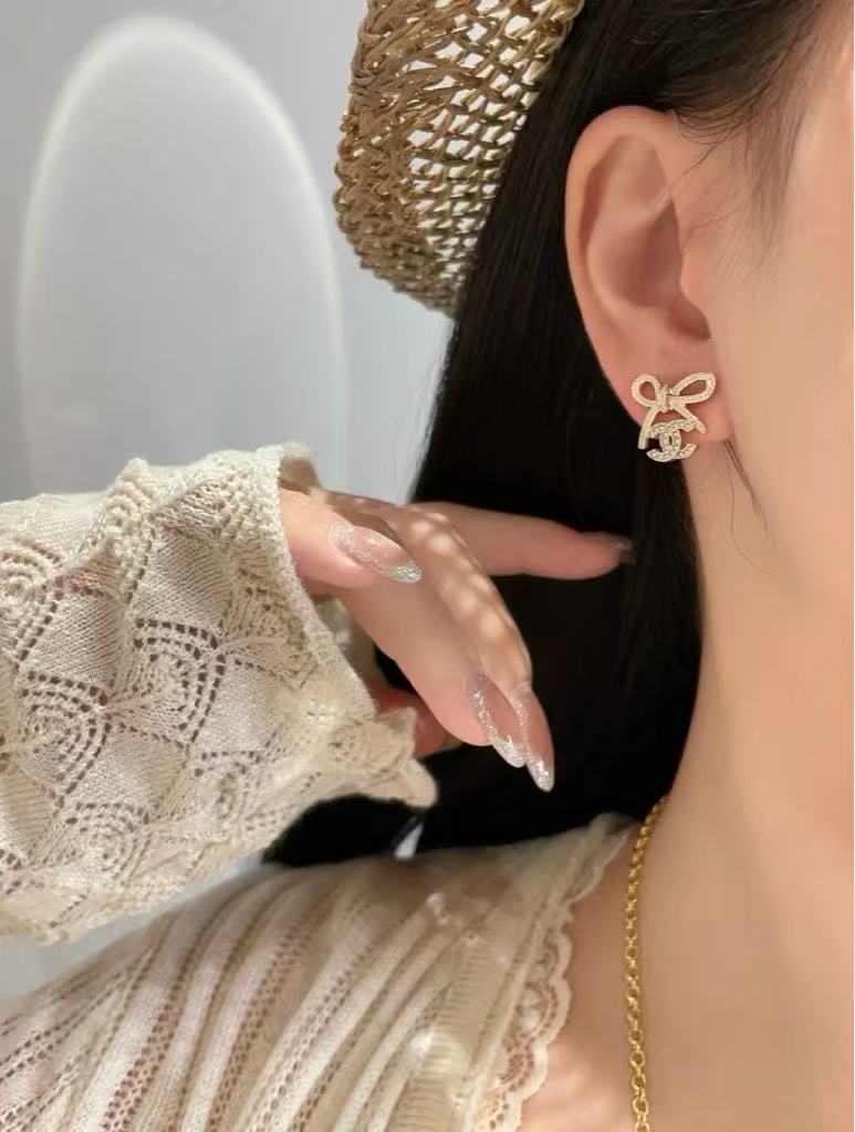 Cha 25K New Light Gold Silver Bowknot Full Diamond Double C Earrings