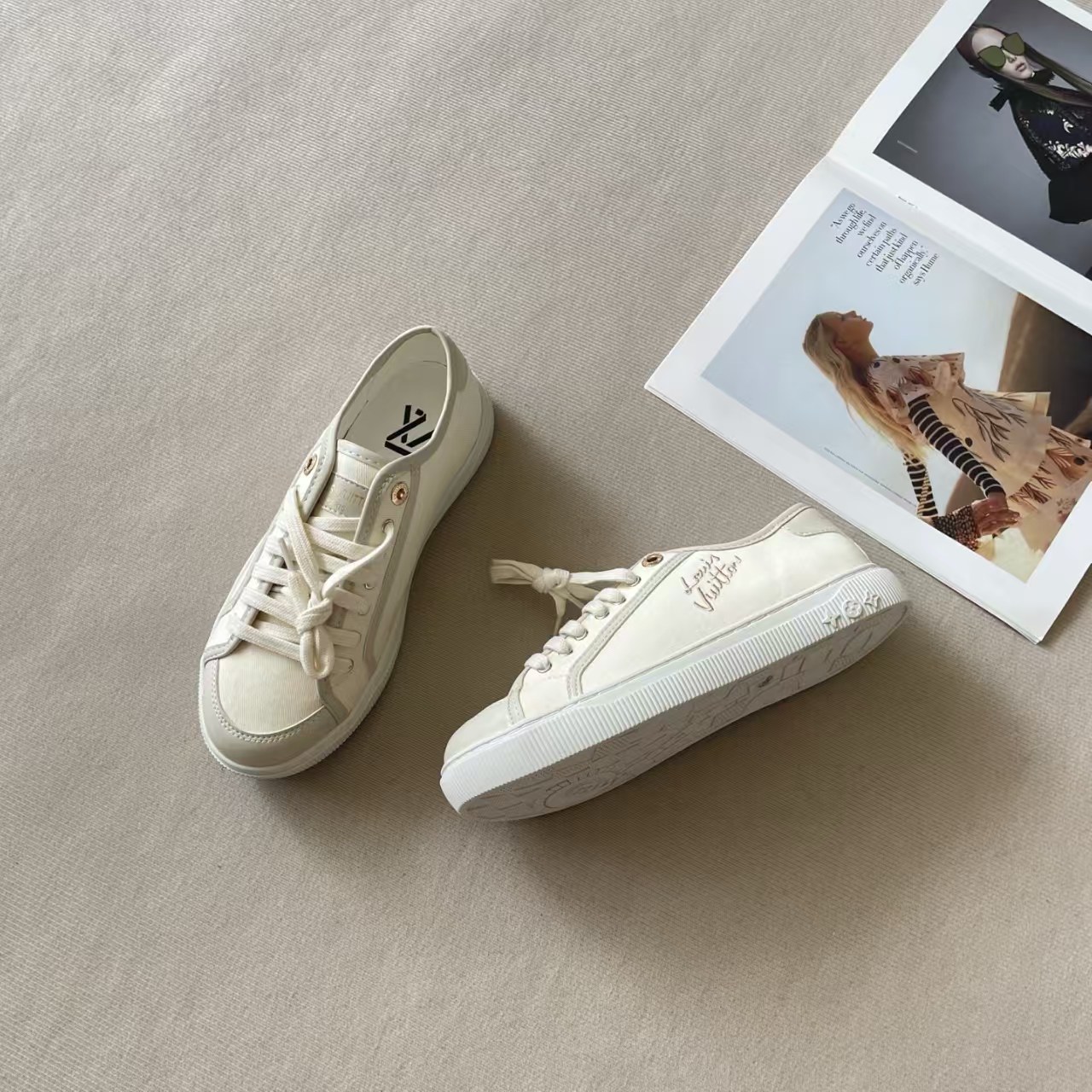 LO 26P Casual Shoes / White Shoes