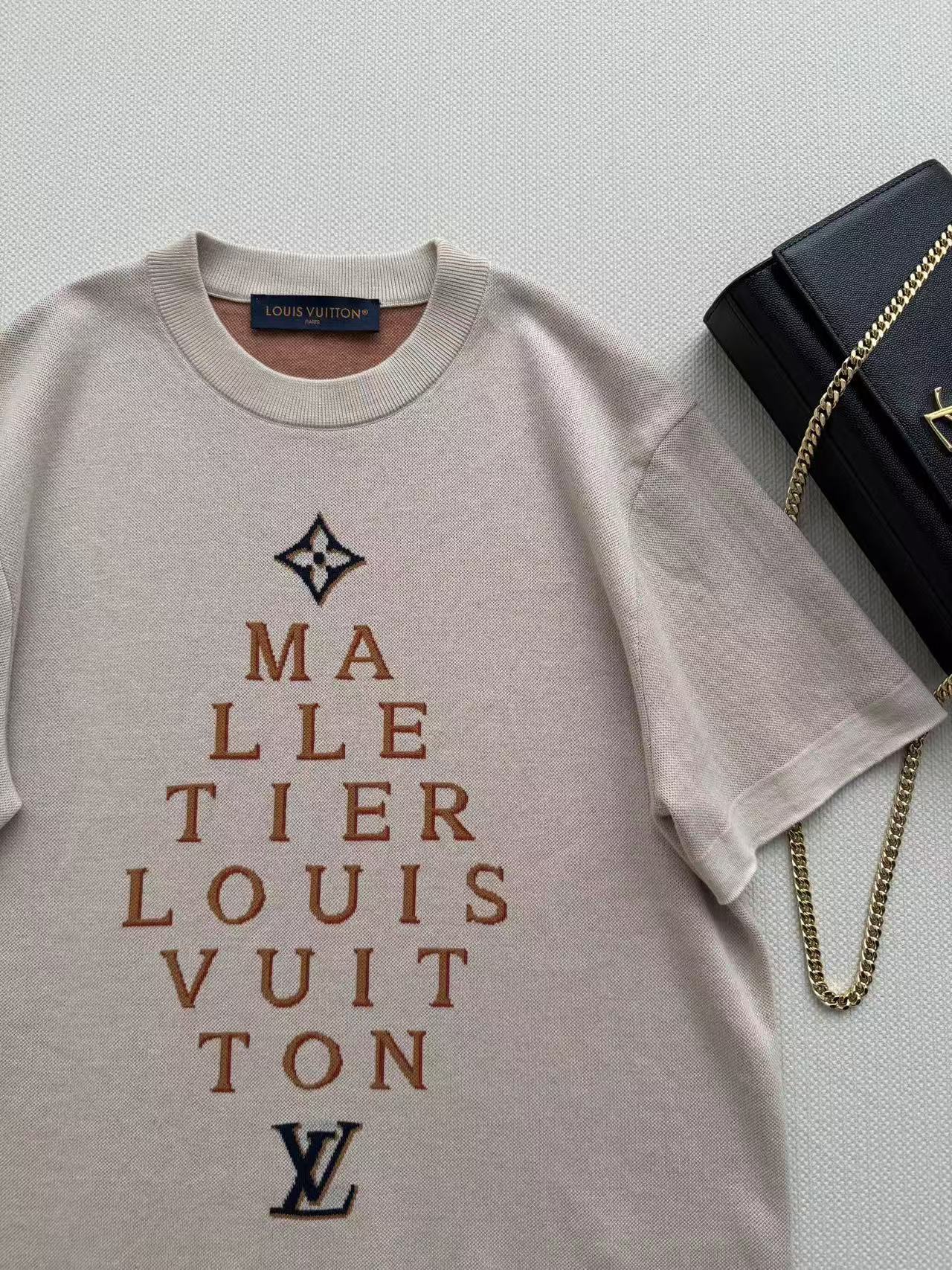 LO 26 Malletier  Letter Embroidery Knit Short Sleeve Top