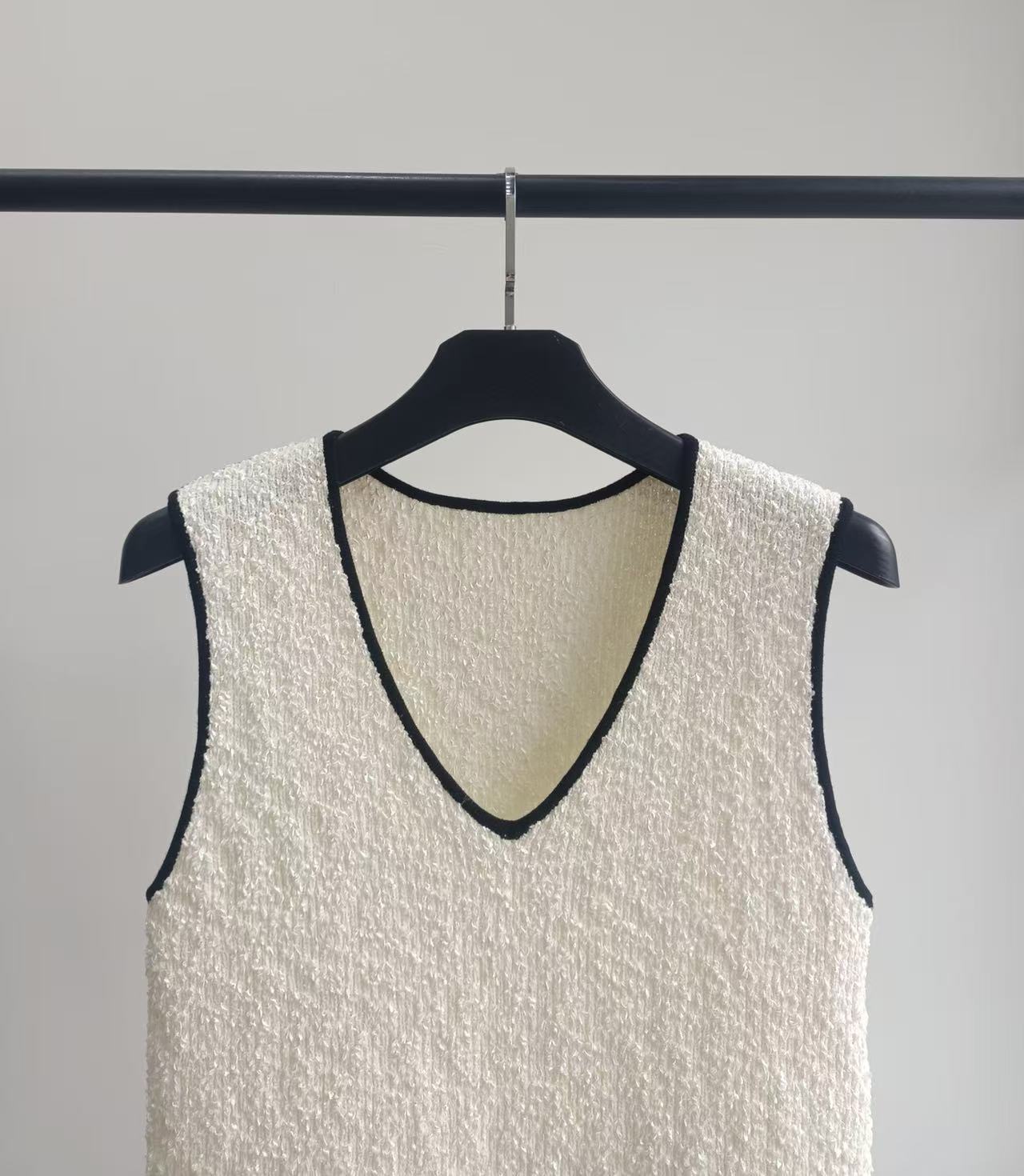 Cha 26Textured Tweed Contrast Edge Tank Top