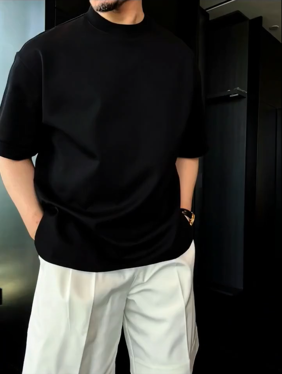 Comfortable T-Shirt  in solid color design for relaxed everyday situations