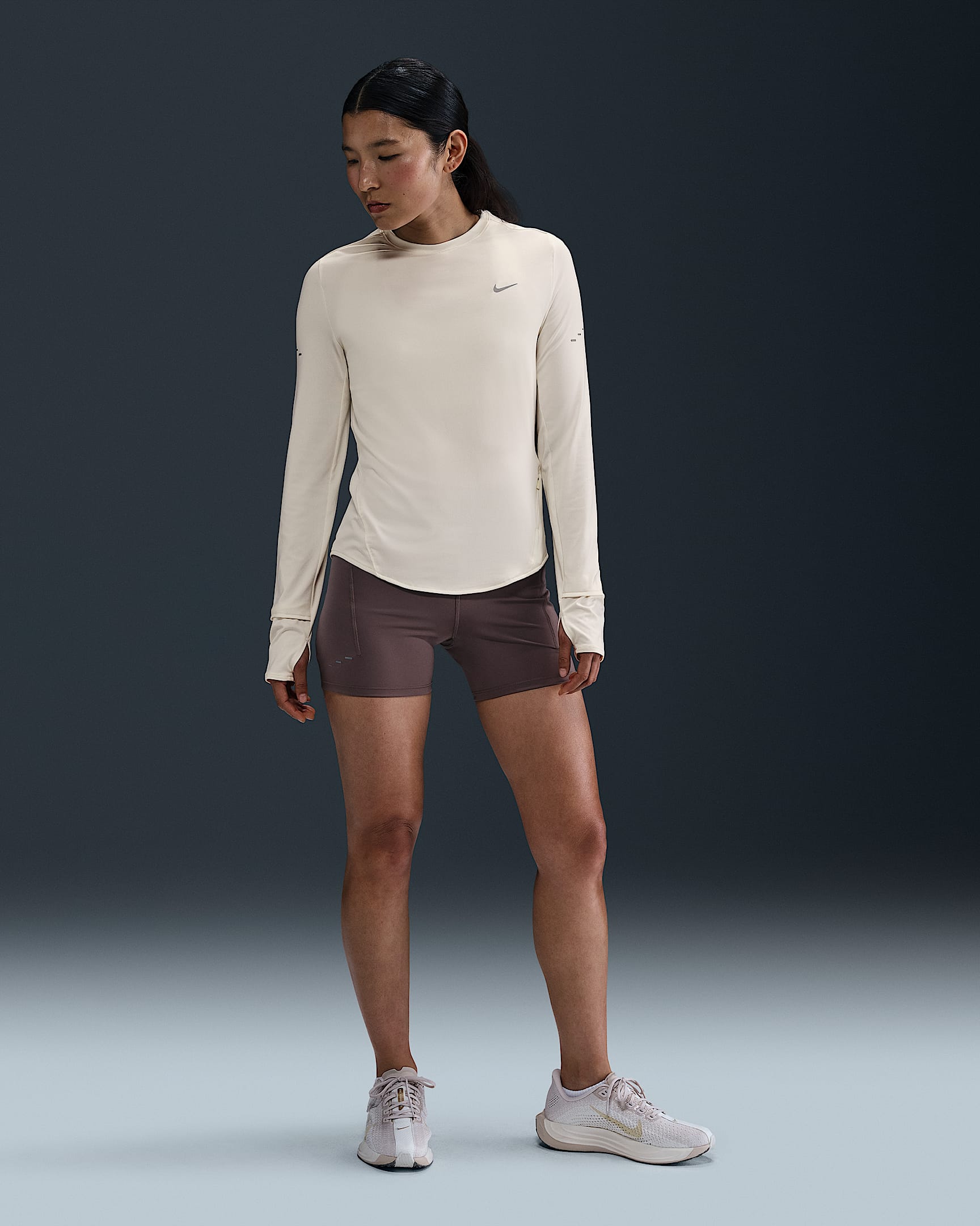 나이키 스위프트 여성 드라이 핏 UV 긴팔 크루넥 러닝 탑 - 세일