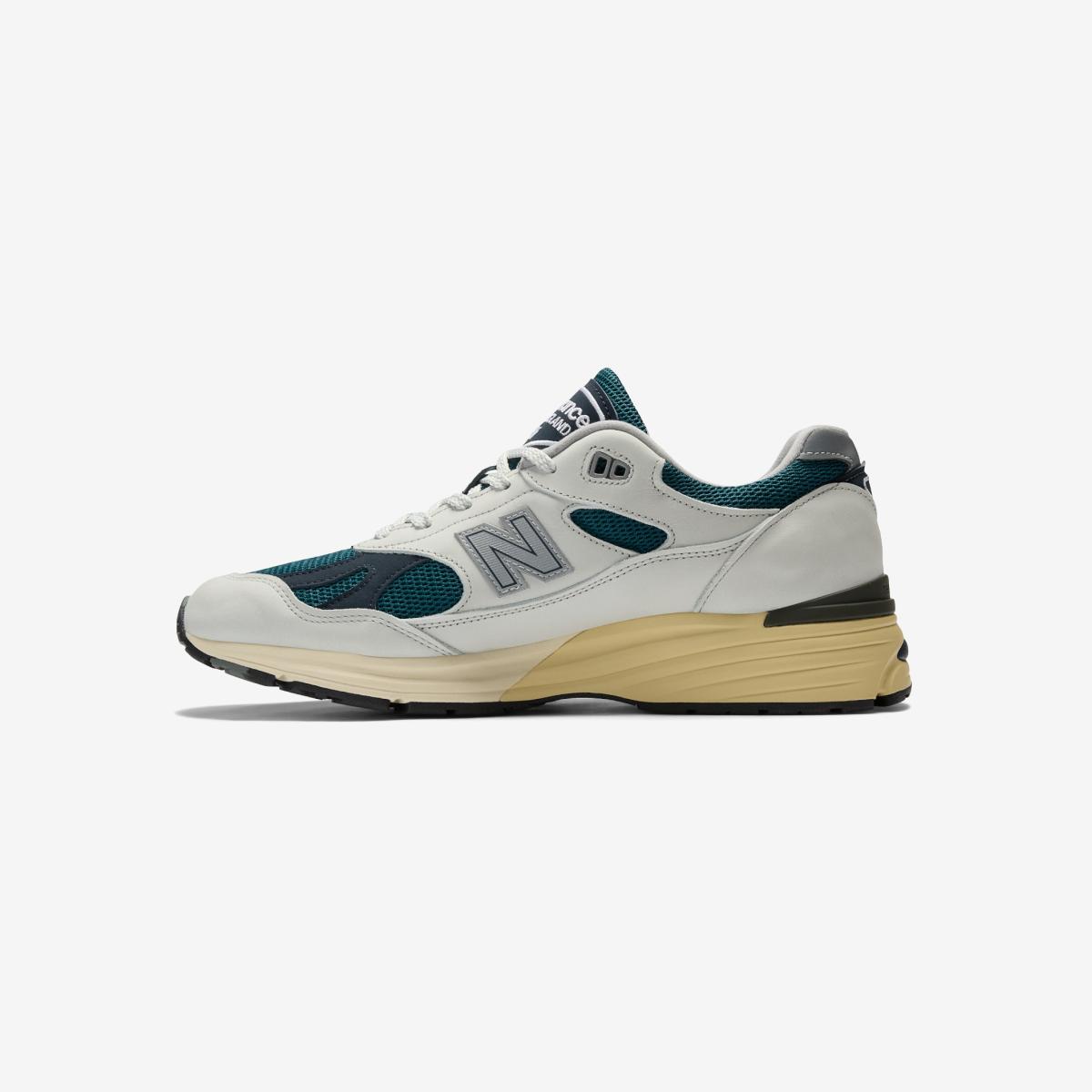 U991VB2 - White