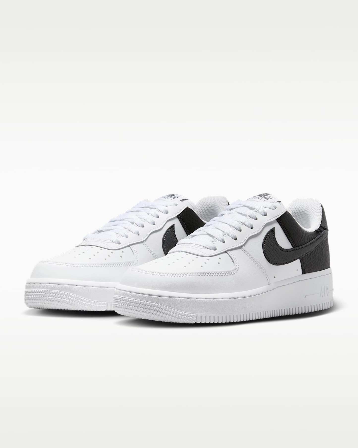 나이키 에어 포스 1 '07 여성 신발 - 블랙/다크 스모크 그레이/메탈릭 골드/화이트