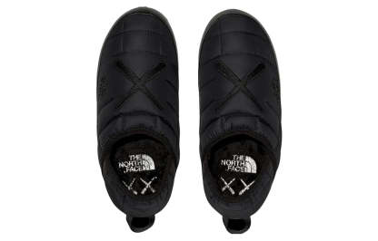 THE NORTH FACE x KAWS Thermoball Traction Mule V 'Black' NF0A7W6I-KX7 - 2_e20f4e46-1301-488b-bd37-13c923e64048