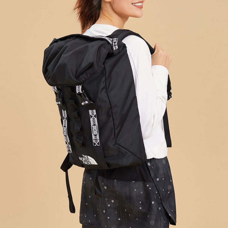 THE NORTH FACE Lineage Ruck 37L Backpack 'Black' 3KUTKY4 - 3_b6fc53f7-d713-4461-8c9c-edf824461581