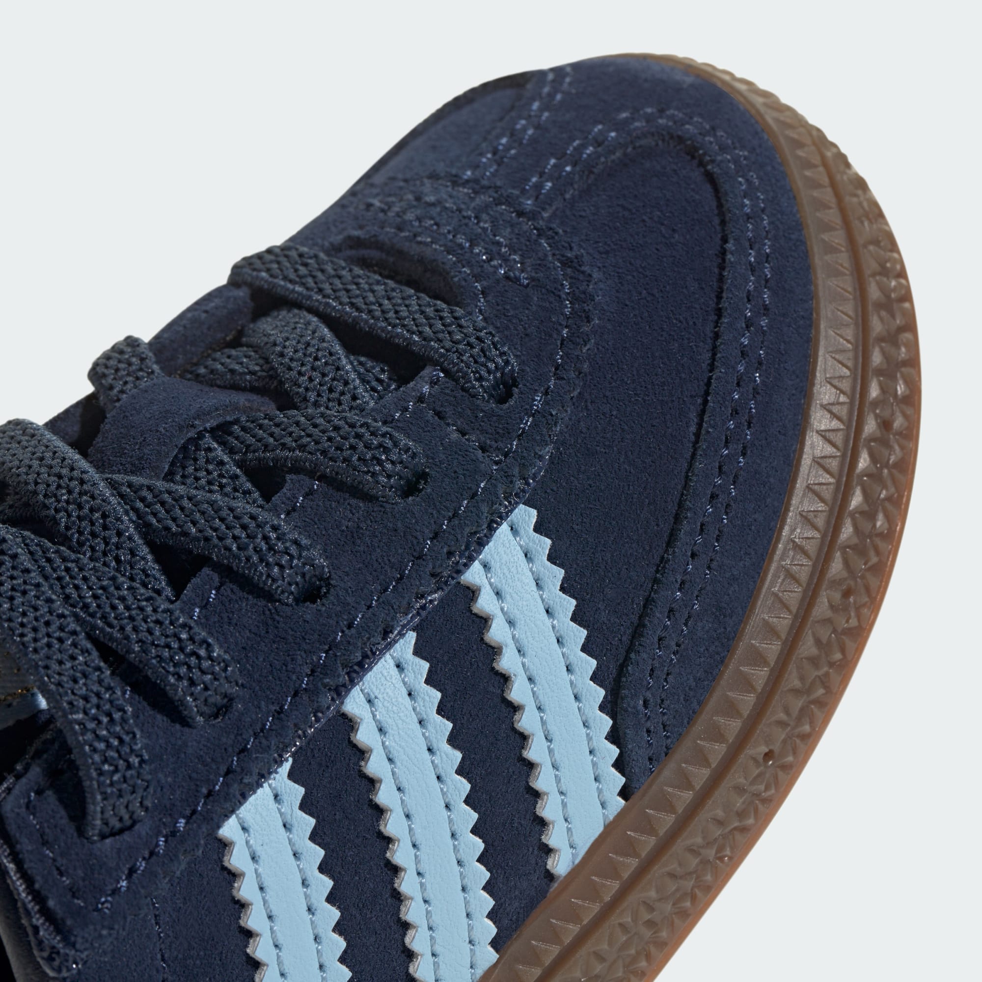 핸드볼 스페지알 컴포트 클로저 EL - Collegiate Navy / Clear Sky / Gum - JI2899 - Detail View 1