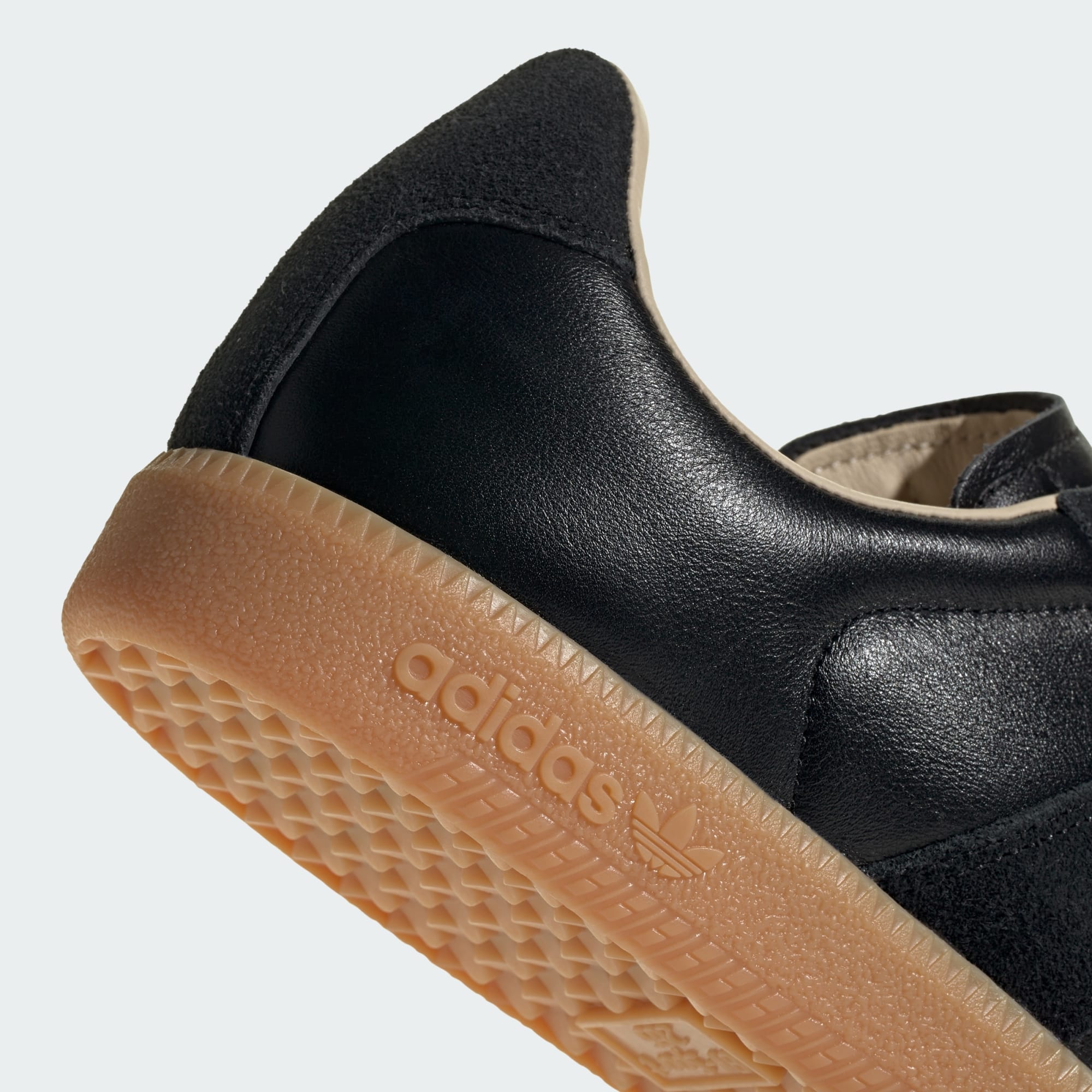 BW 아미 - Core Black / Core Black / Gum