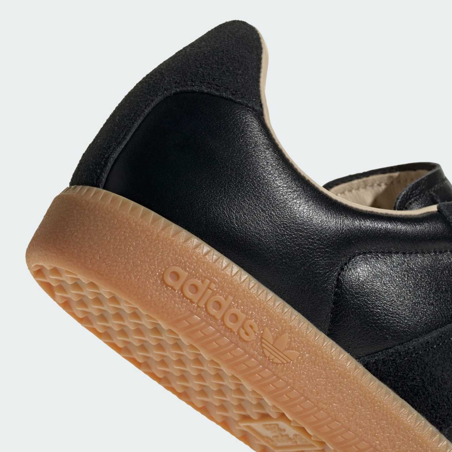 BW 아미 - Core Black / Core Black / Gum