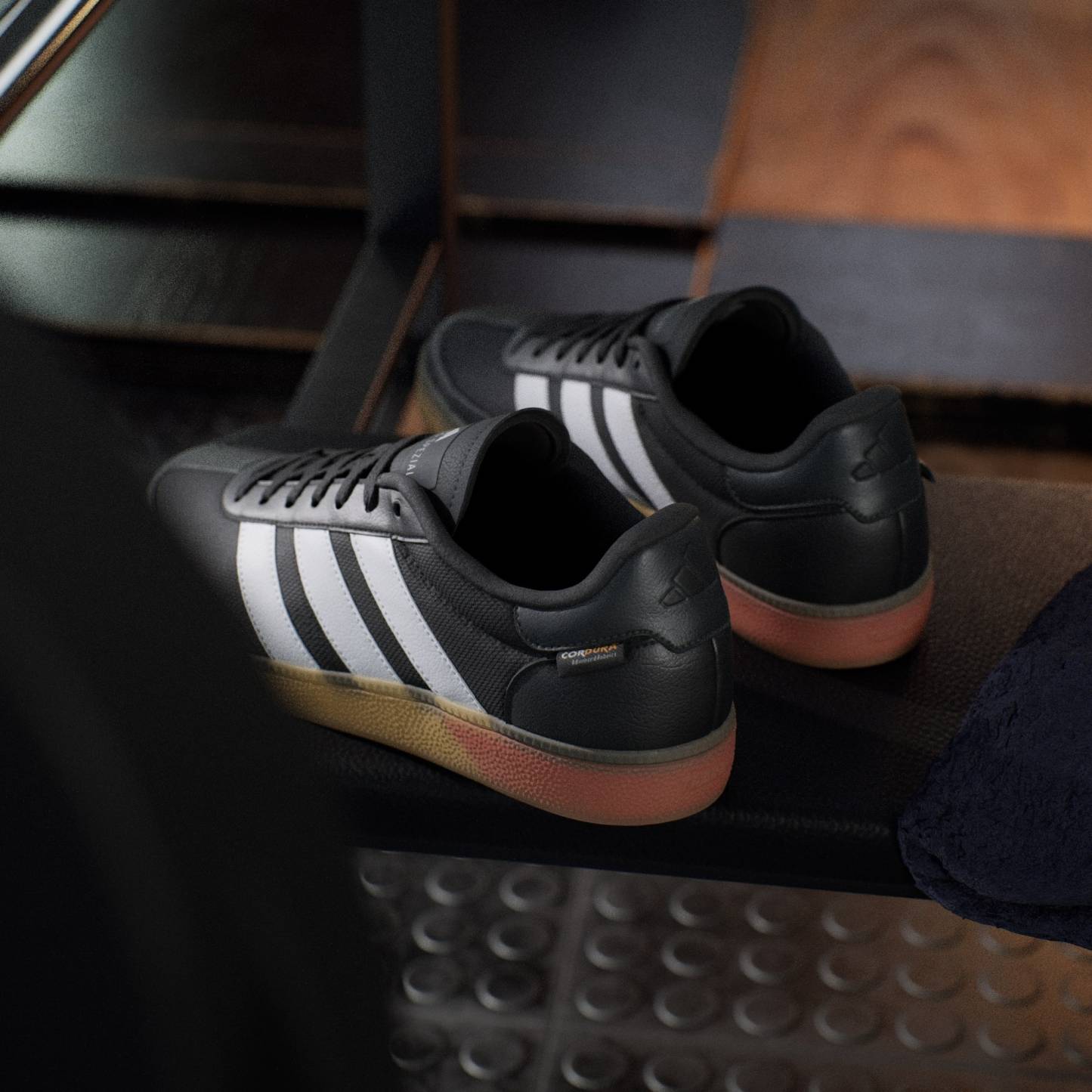 Training Spezial 트레이닝화 - Core Black / Chalk White / Lucid Red - JS3038 - HeroMrktng View 6