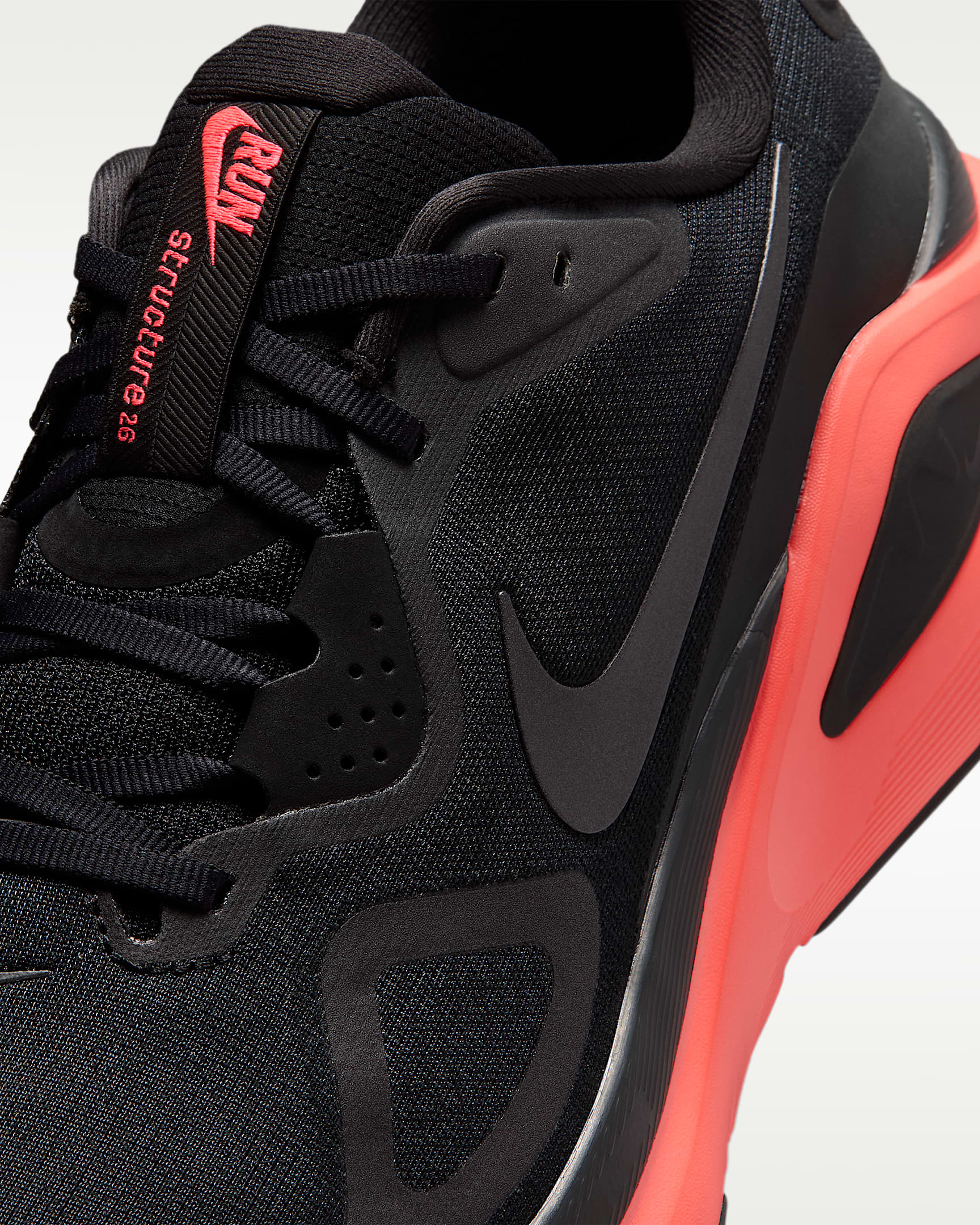 나이키 스트럭처 26 남성 로드 러닝화 - 블랙/브라이트 크림슨/다크 스모크 그레이/메탈릭 다크 그레이