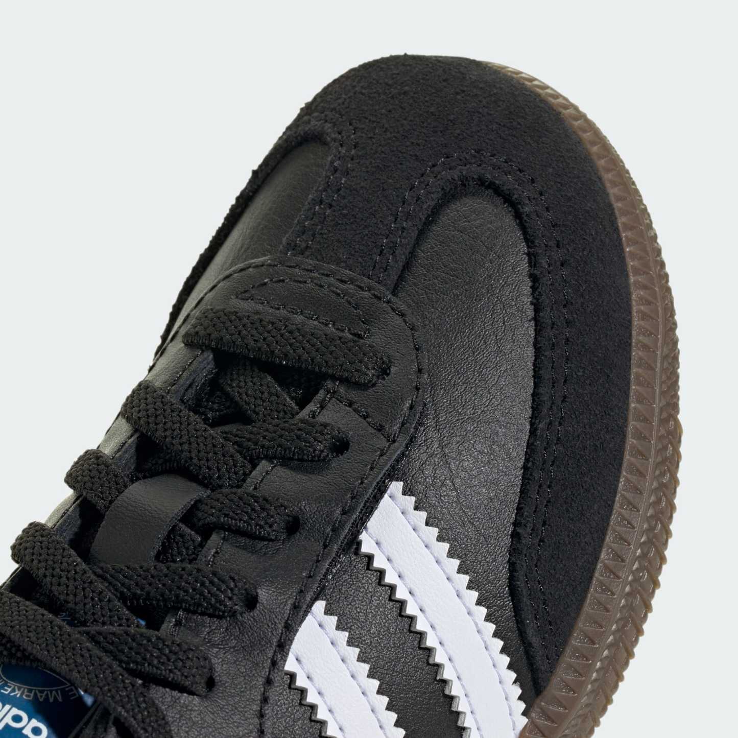 삼바 OG 컴포트 클로저 - Core Black / Cloud White / Gum