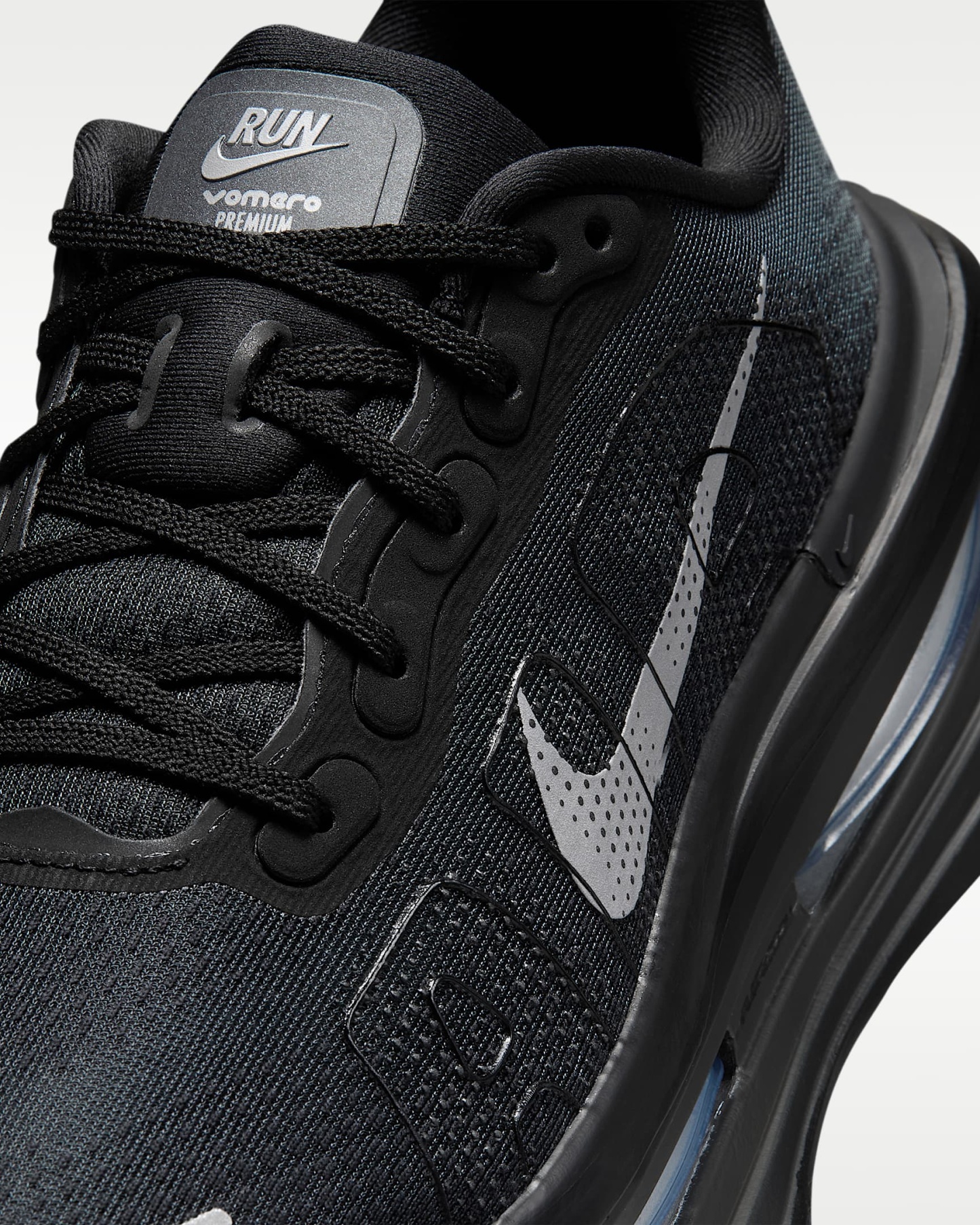 나이키 보메로 프리미엄 여성 로드 러닝화 - 블랙/오프 누아르/앤트러사이트/메탈릭 실버