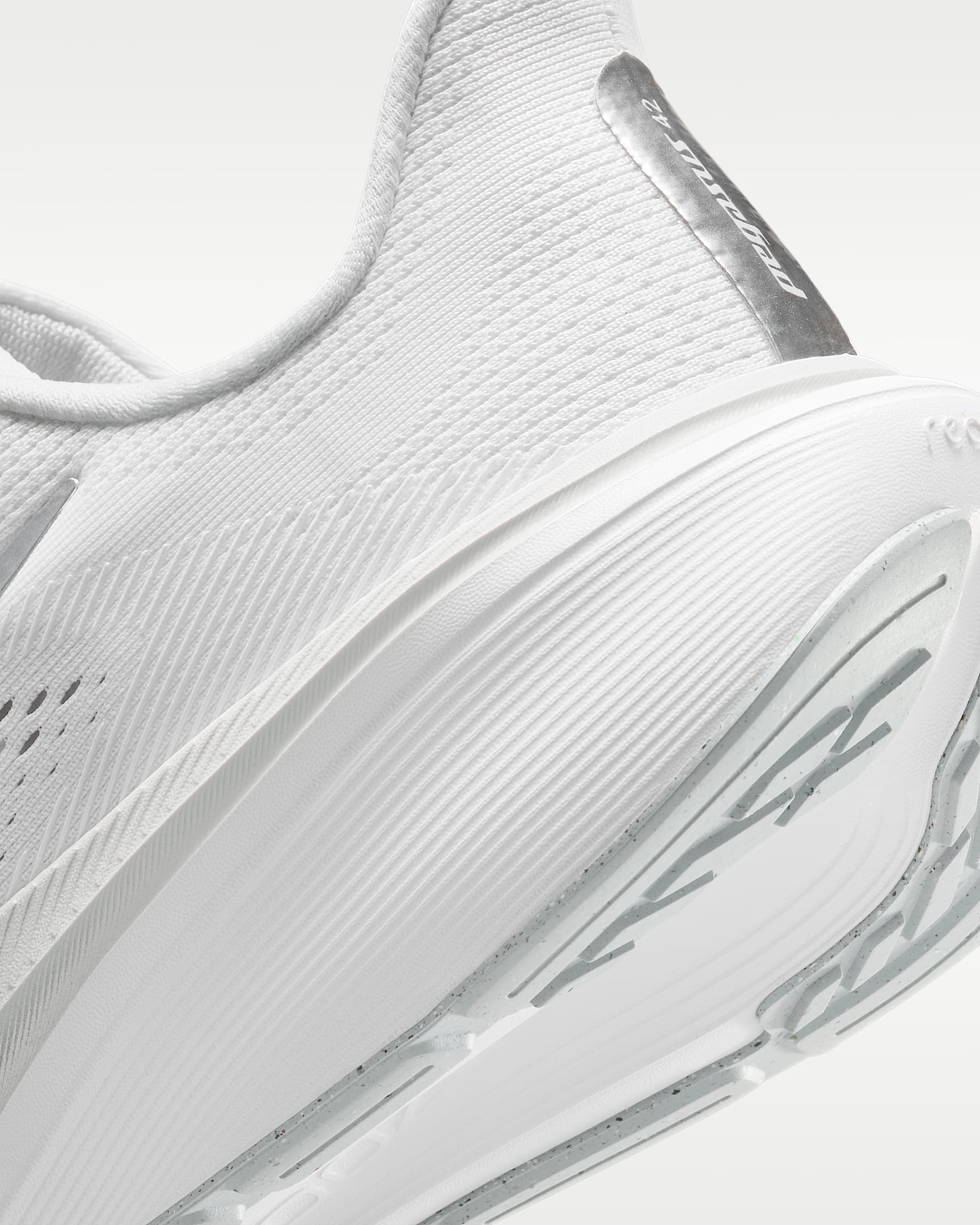 나이키 페가수스 42 여성 로드 러닝화 - 화이트/울프 그레이/쿨 그레이/메탈릭 실버