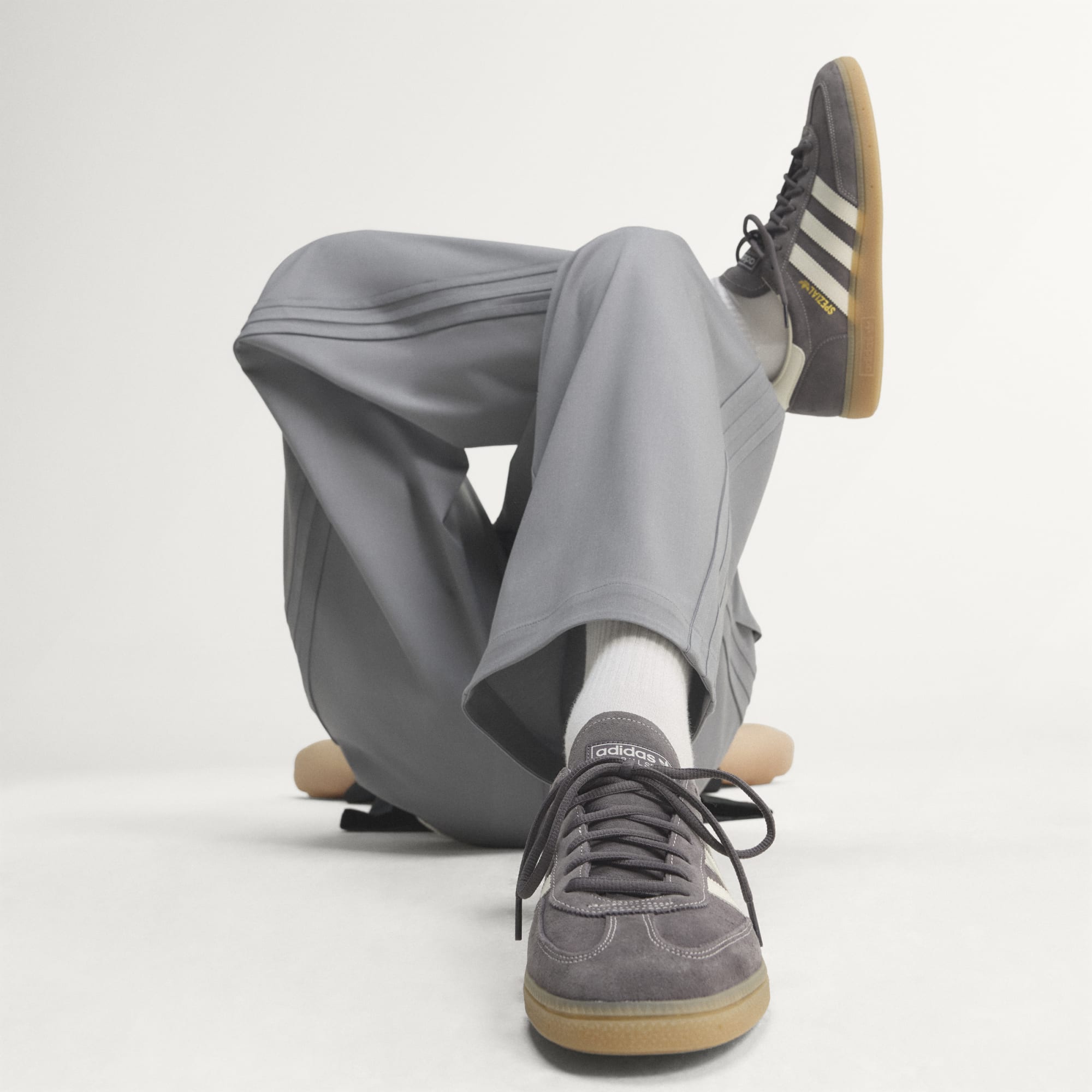 핸드볼 스페지알 - Grey Strata / Off White / Gum - KZ6705 - HeroMrktng View 3