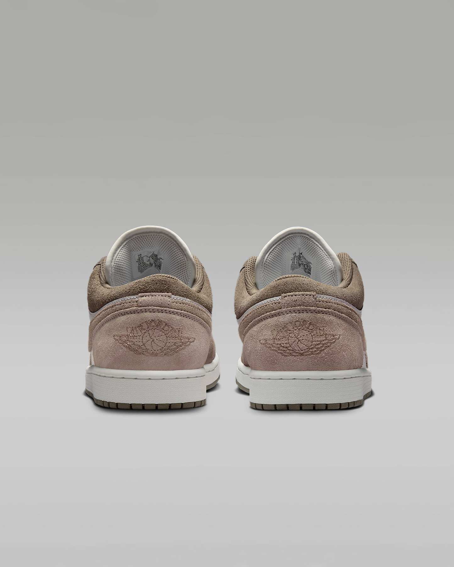 에어 조던 1 로우 남성 신발 - 올리브 그레이/서밋 화이트/페일 아이보리/이니그마 스톤