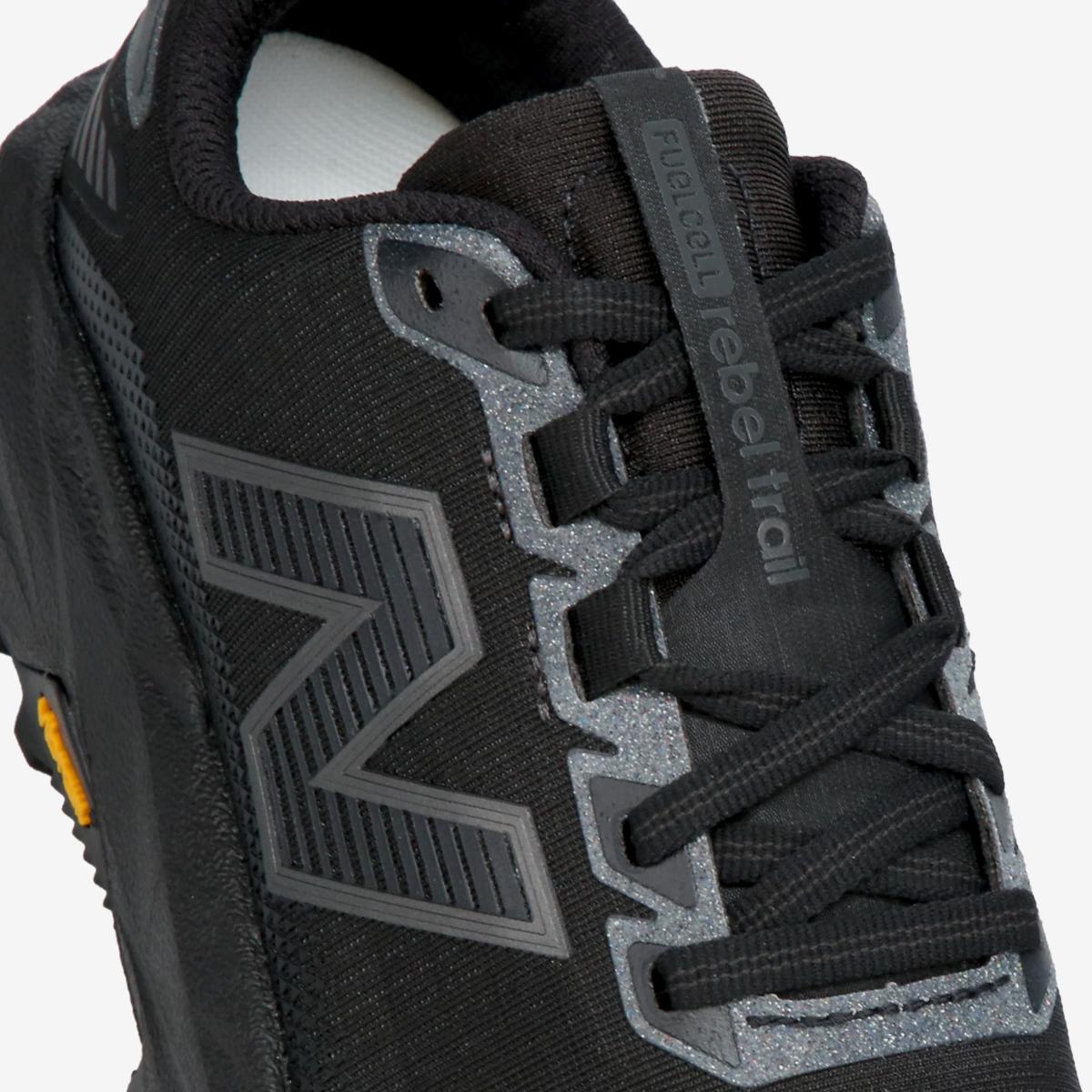 레벨 트레일 (남성, D) - Black