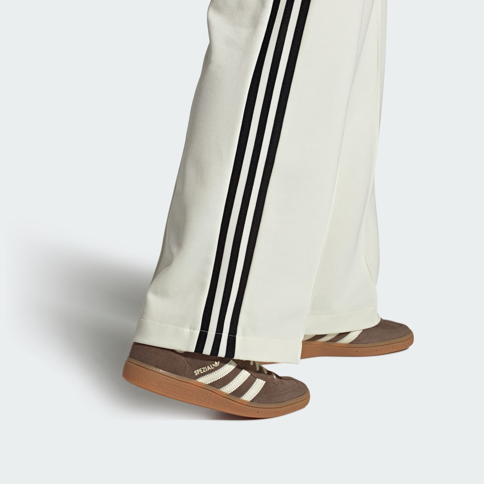 핸드볼 스페지알 - Earth Strata / Off White / Gum - IF6490 - Front View
