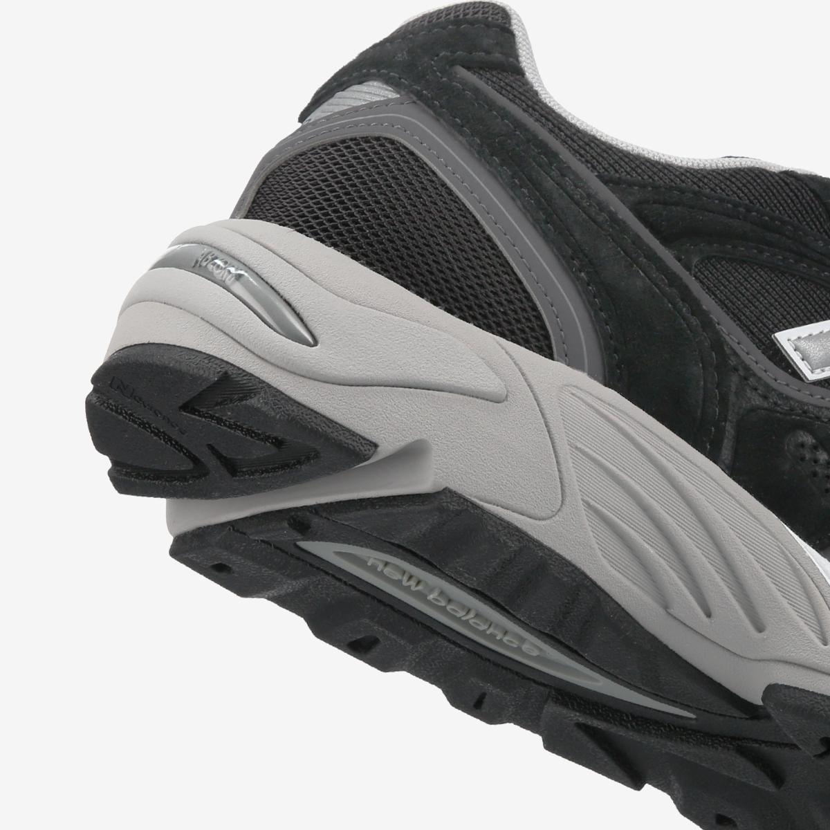 U880R2QR - Black