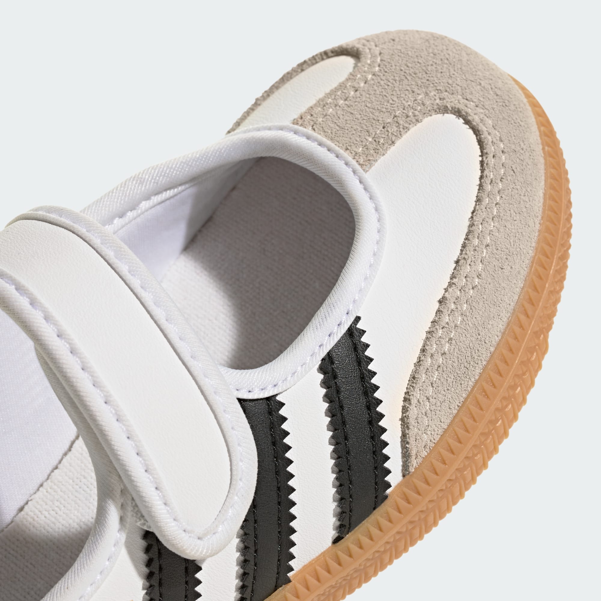 삼바 제인 - Cloud White / Core Black / Gum