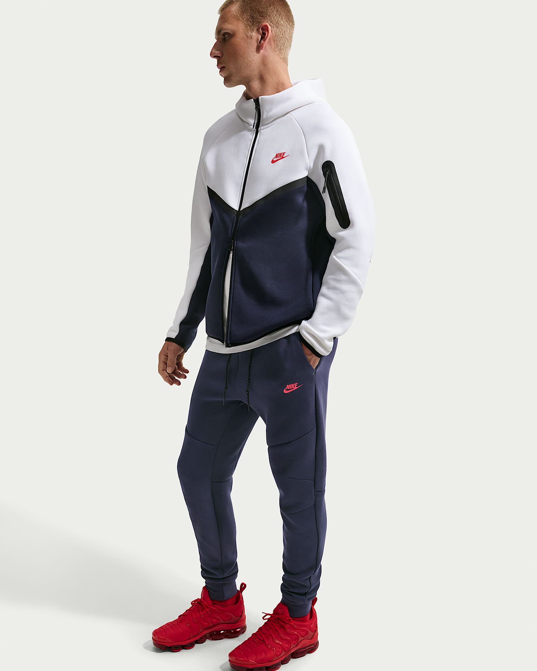 Nike Tech Fleece Erkek Jogger'ı - Obsidian/Speed Red