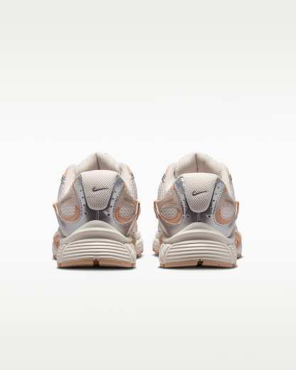 Nike V5 RNR Yansıtıcı Tasarım Vurgulu Kadın Ayakkabısı - Phantom/Chalk/Shimmer/Phantom