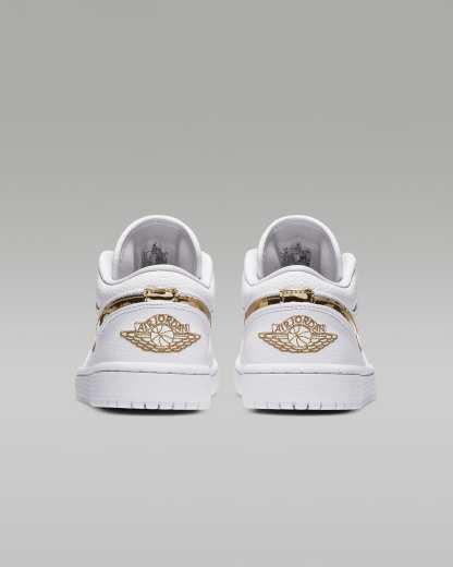Air Jordan 1 Low SE Kadın Ayakkabısı - Beyaz/Beyaz/Metallic Gold